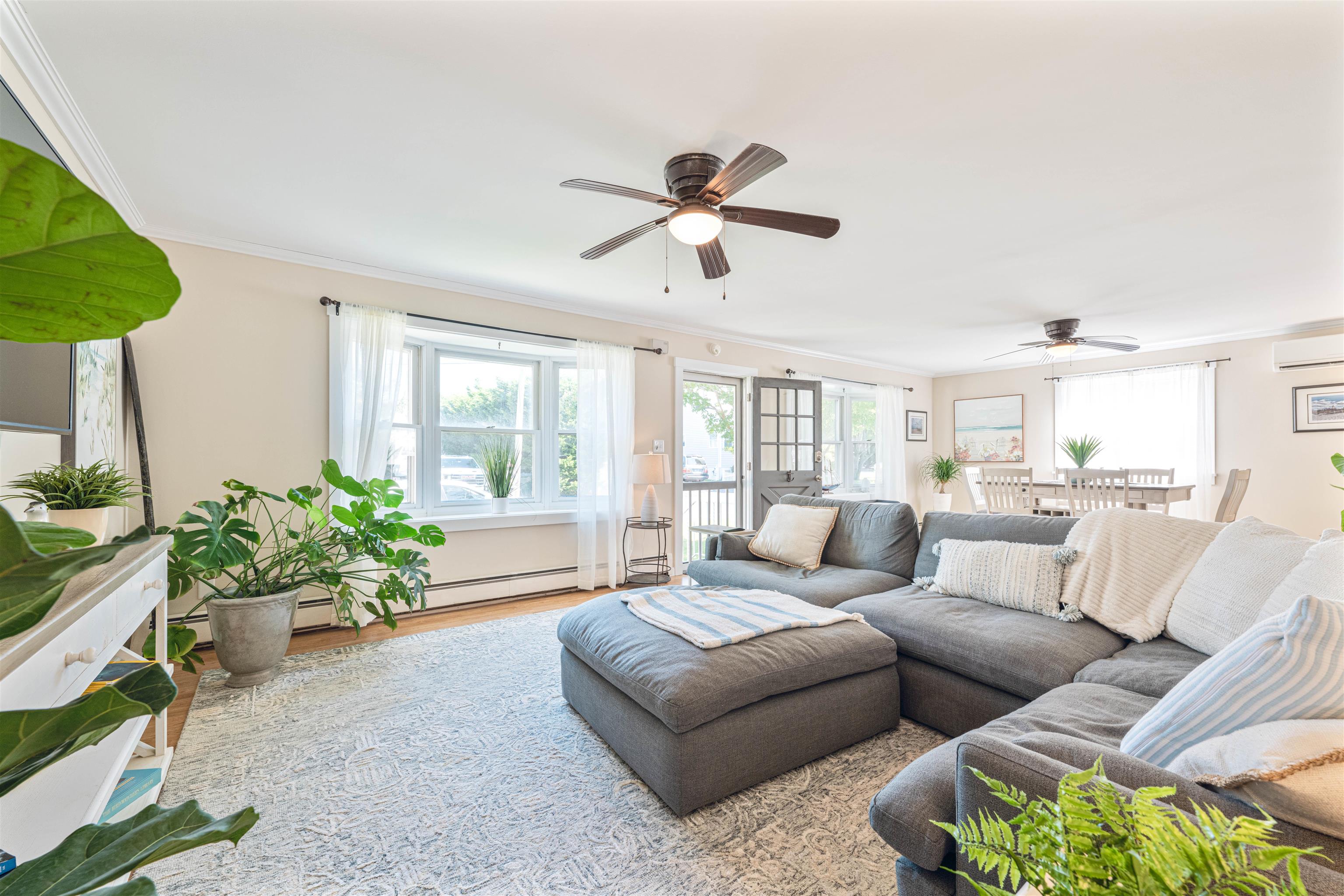 6 W Congress Street