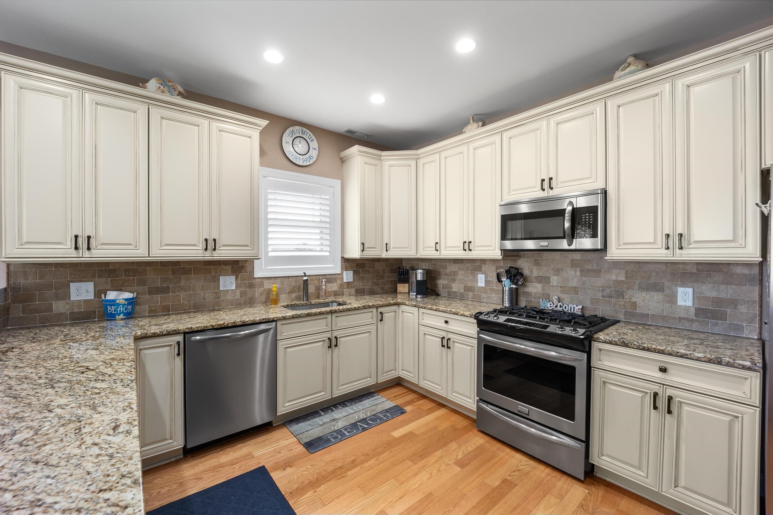 230 E 14th Avenue