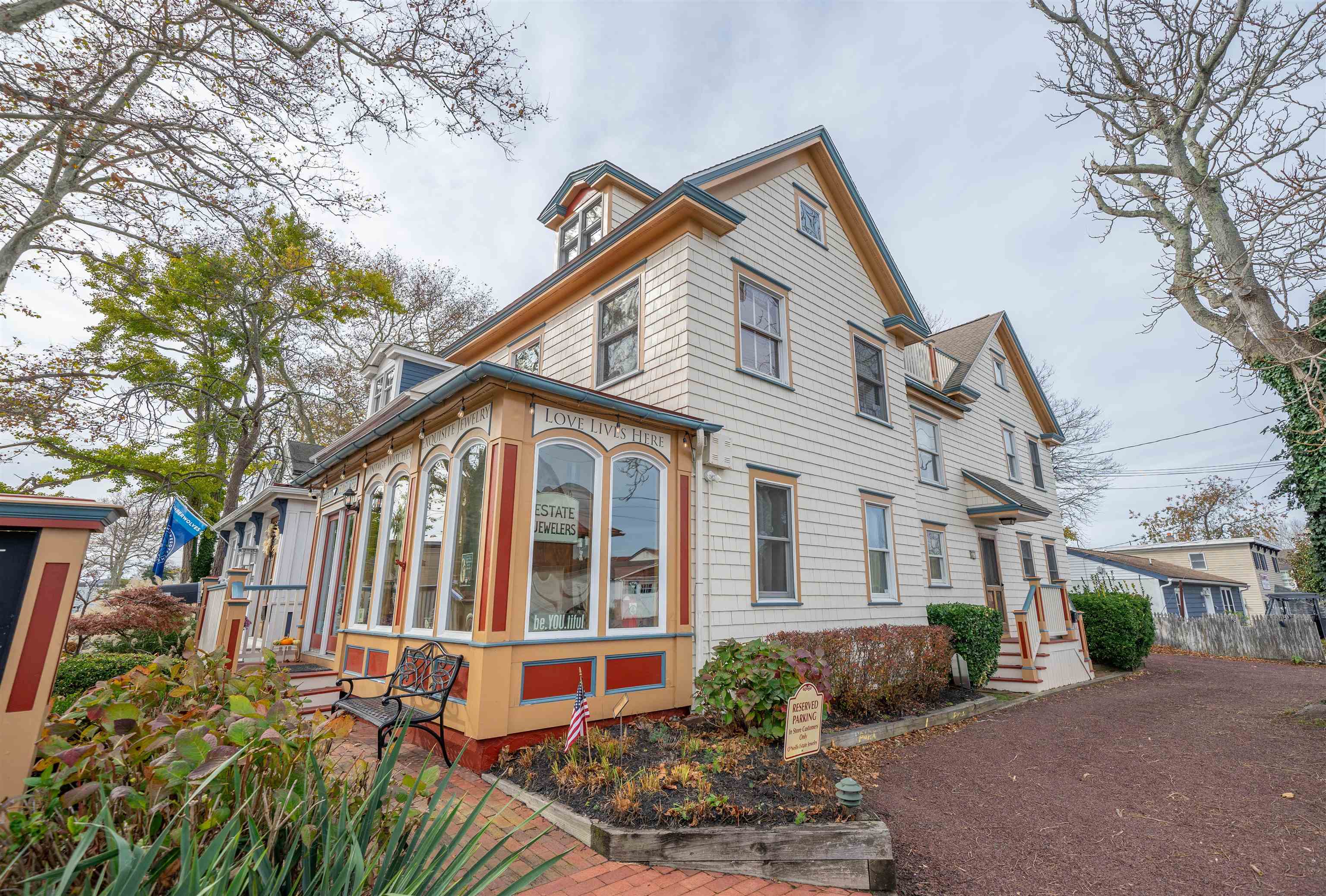 523 Lafayette Street
