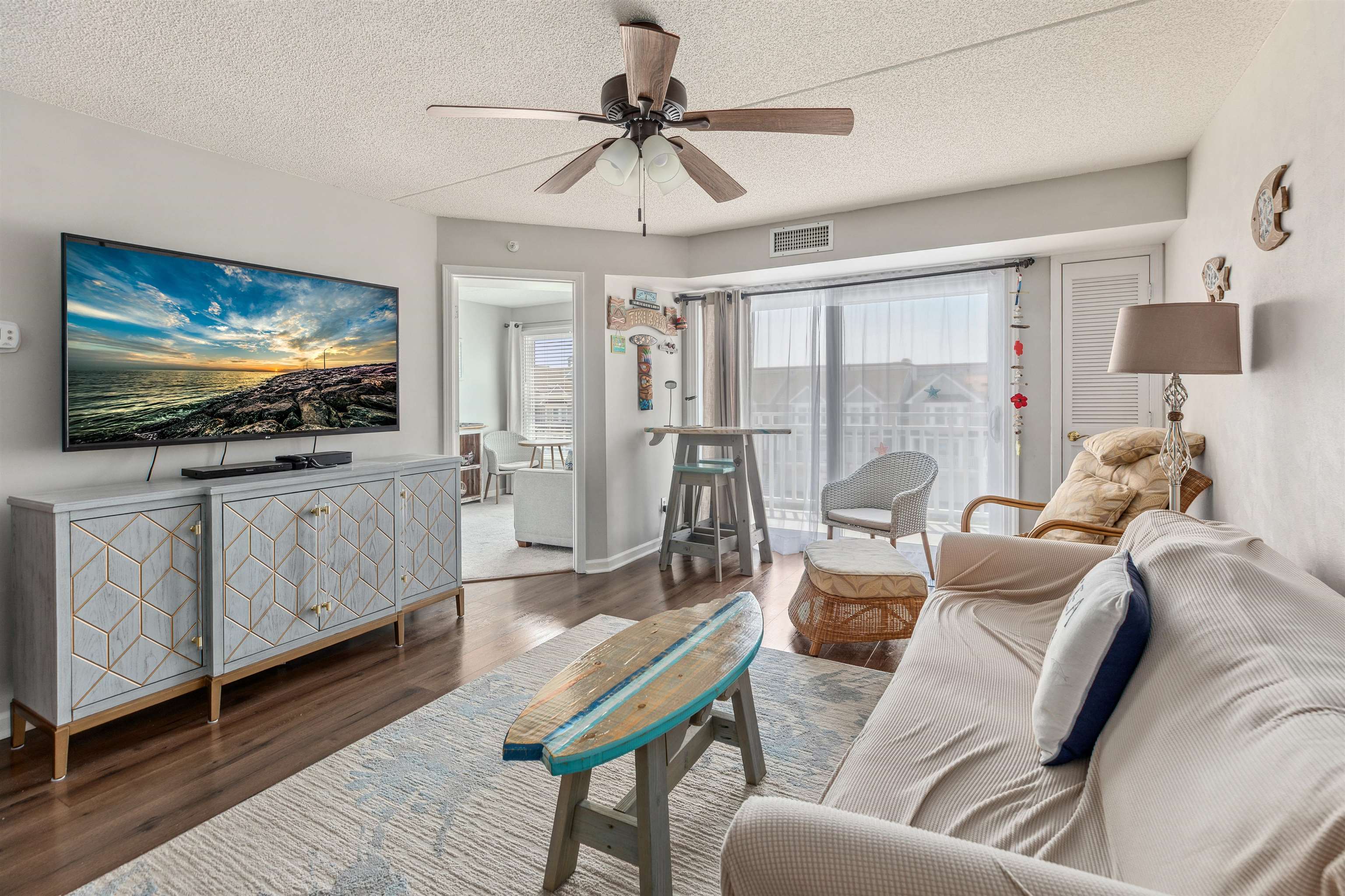 9907 Seapointe Boulevard - Picture 1