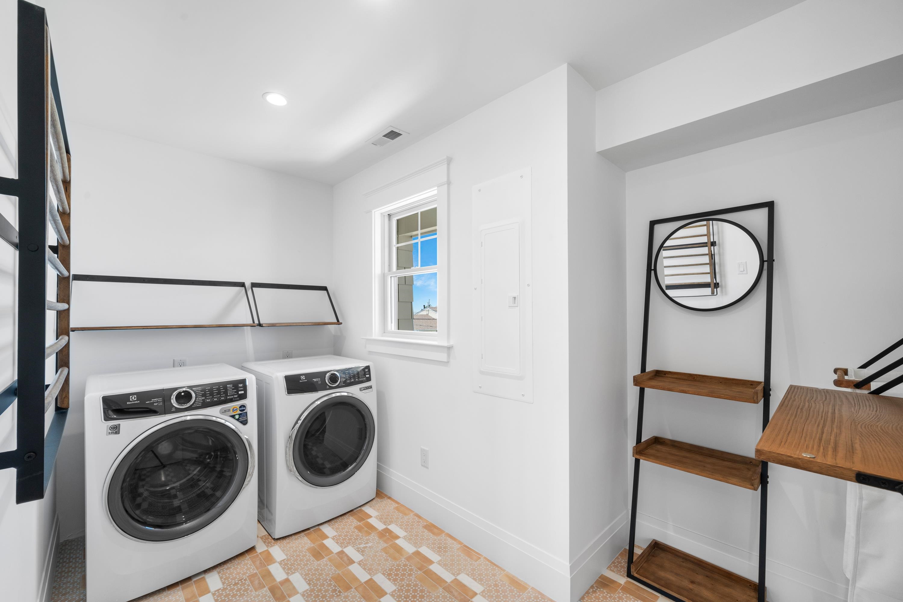 117 E Syracuse Avenue