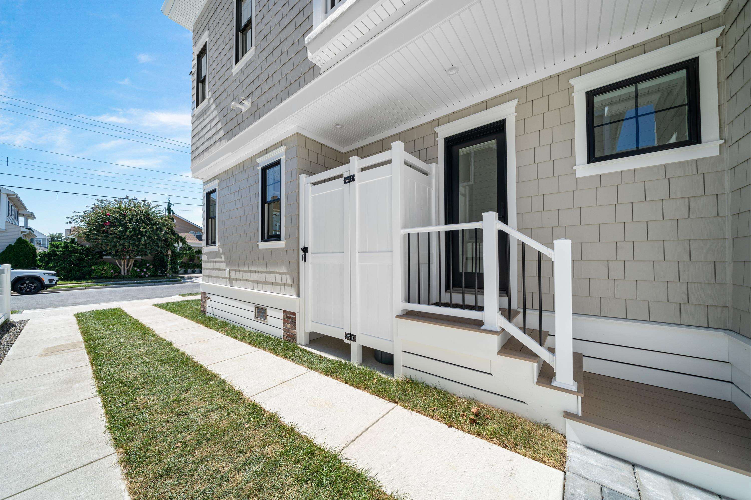 117 E Syracuse Avenue