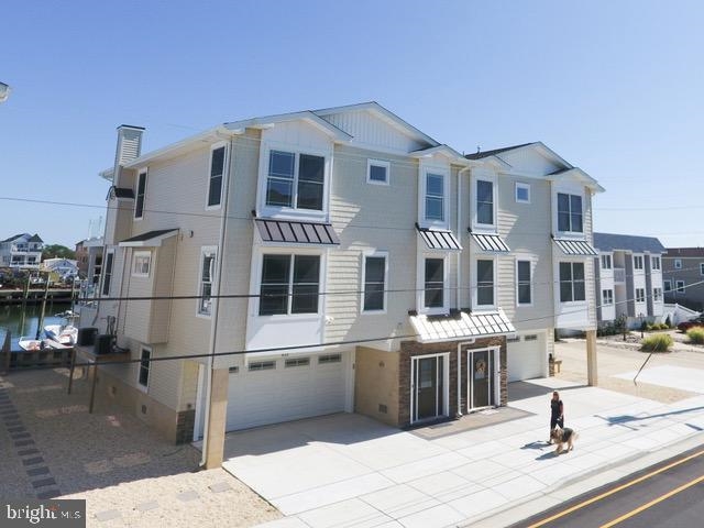 633 W Burk Avenue - Picture 2
