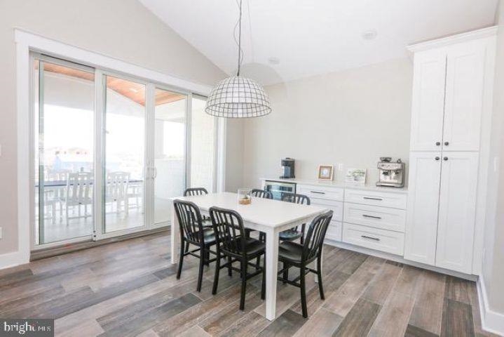 633 W Burk Avenue