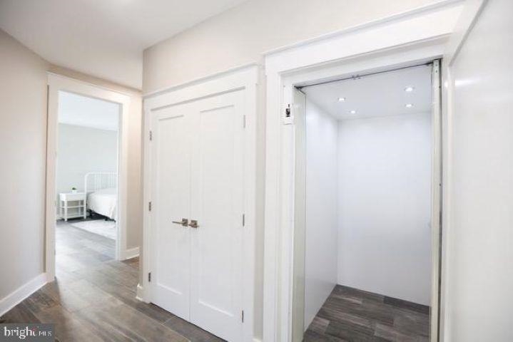 633 W Burk Avenue