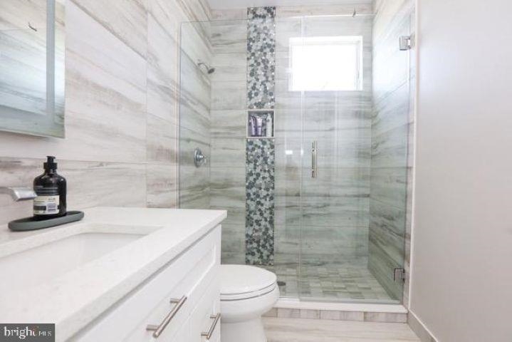 633 W Burk Avenue