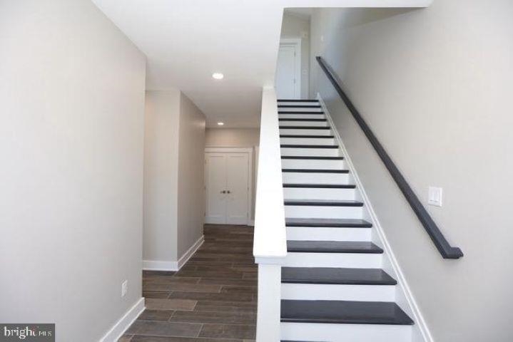 633 W Burk Avenue