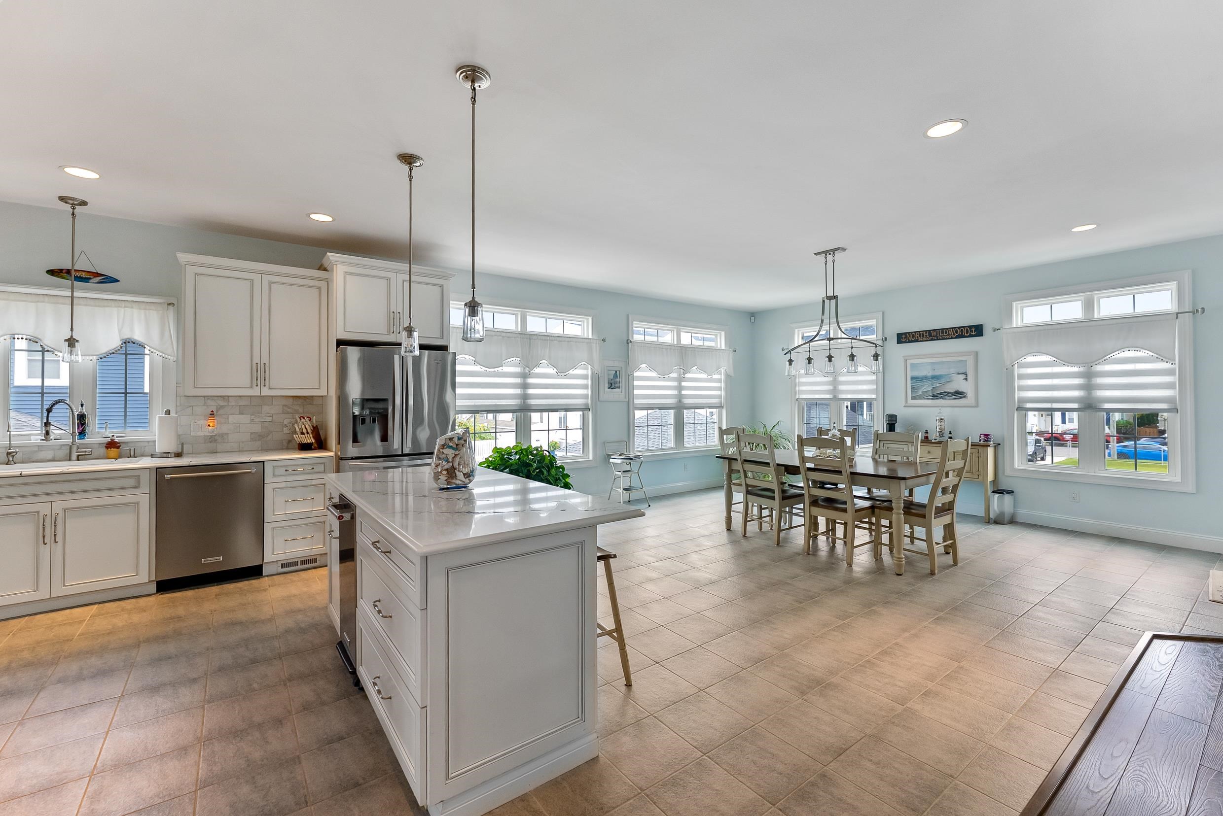 221 E 21st Avenue - Picture 3