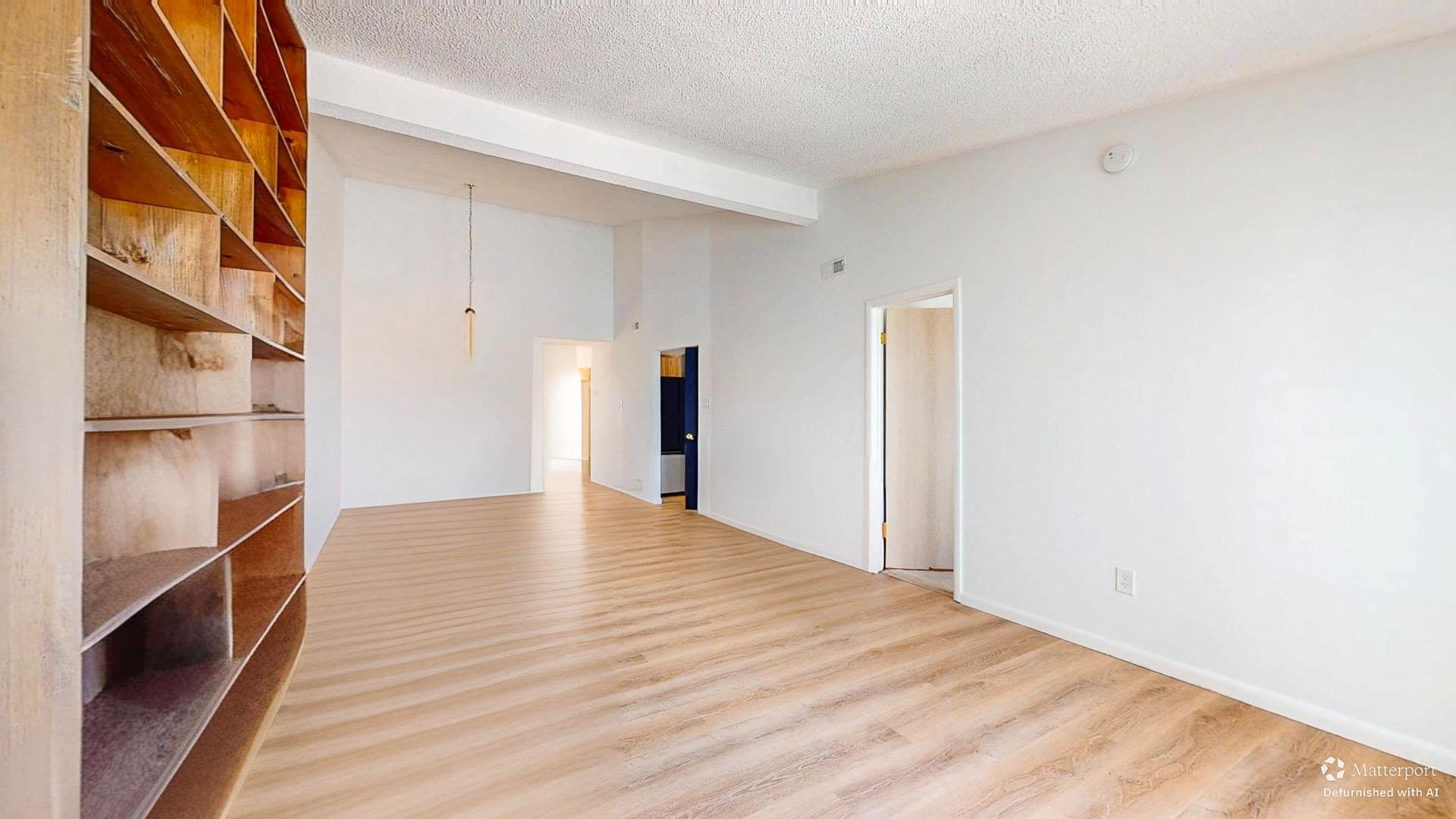 219 W 4th Avenue - Picture 2
