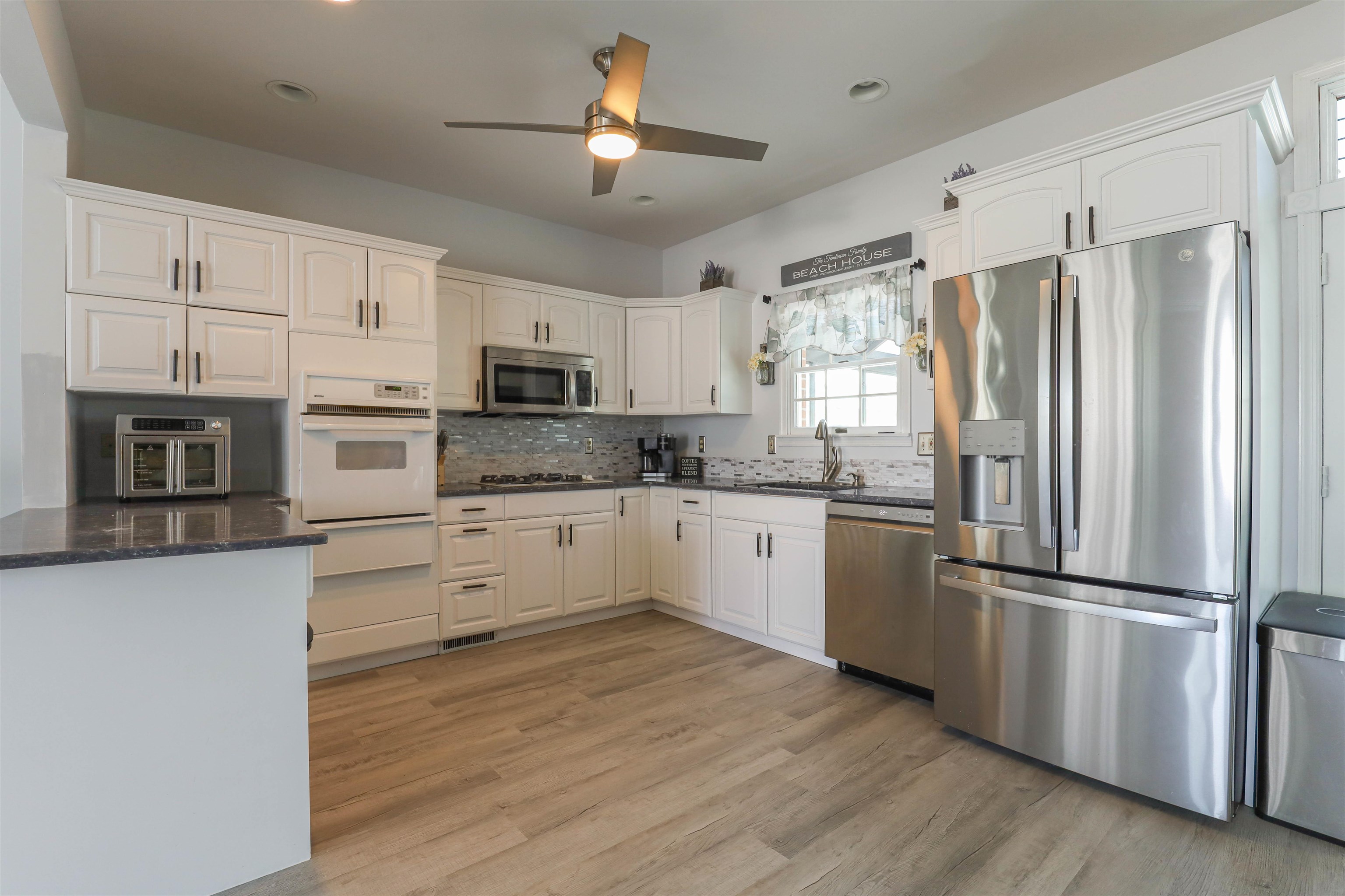 130 W 3rd Avenue - Picture 1