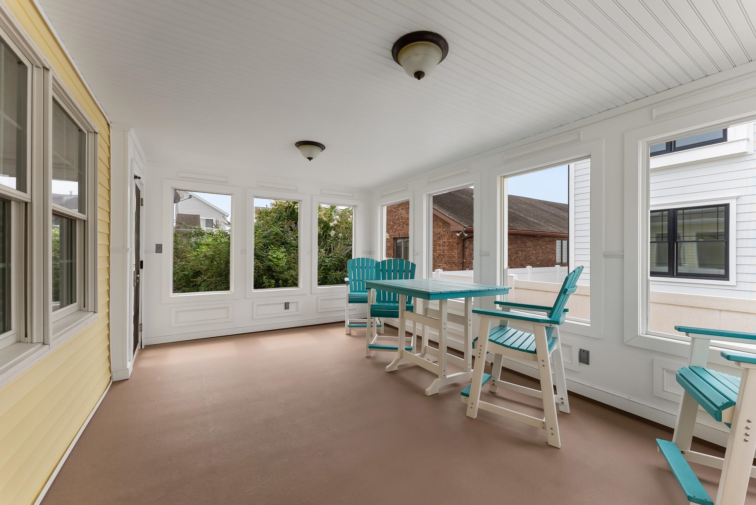 98 W Charleston Avenue
