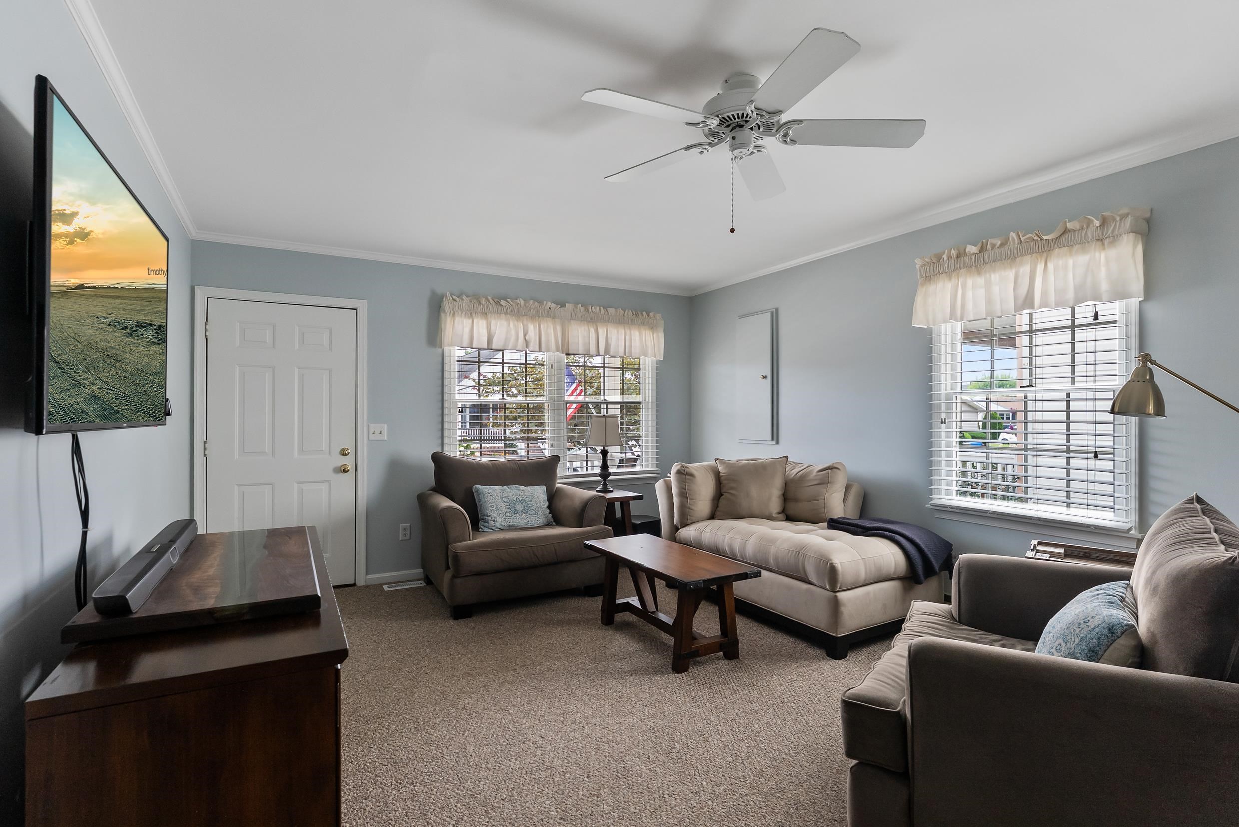 98 W Charleston Avenue