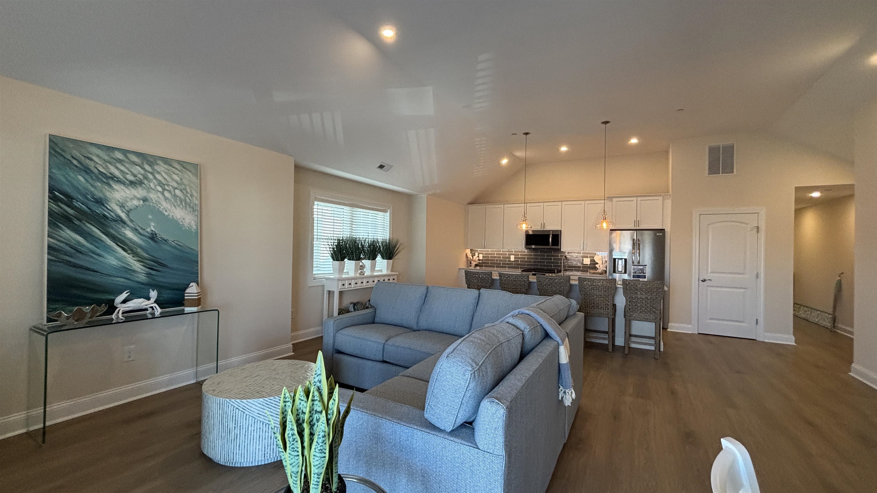 150 E Lincoln Avenue - Picture 3
