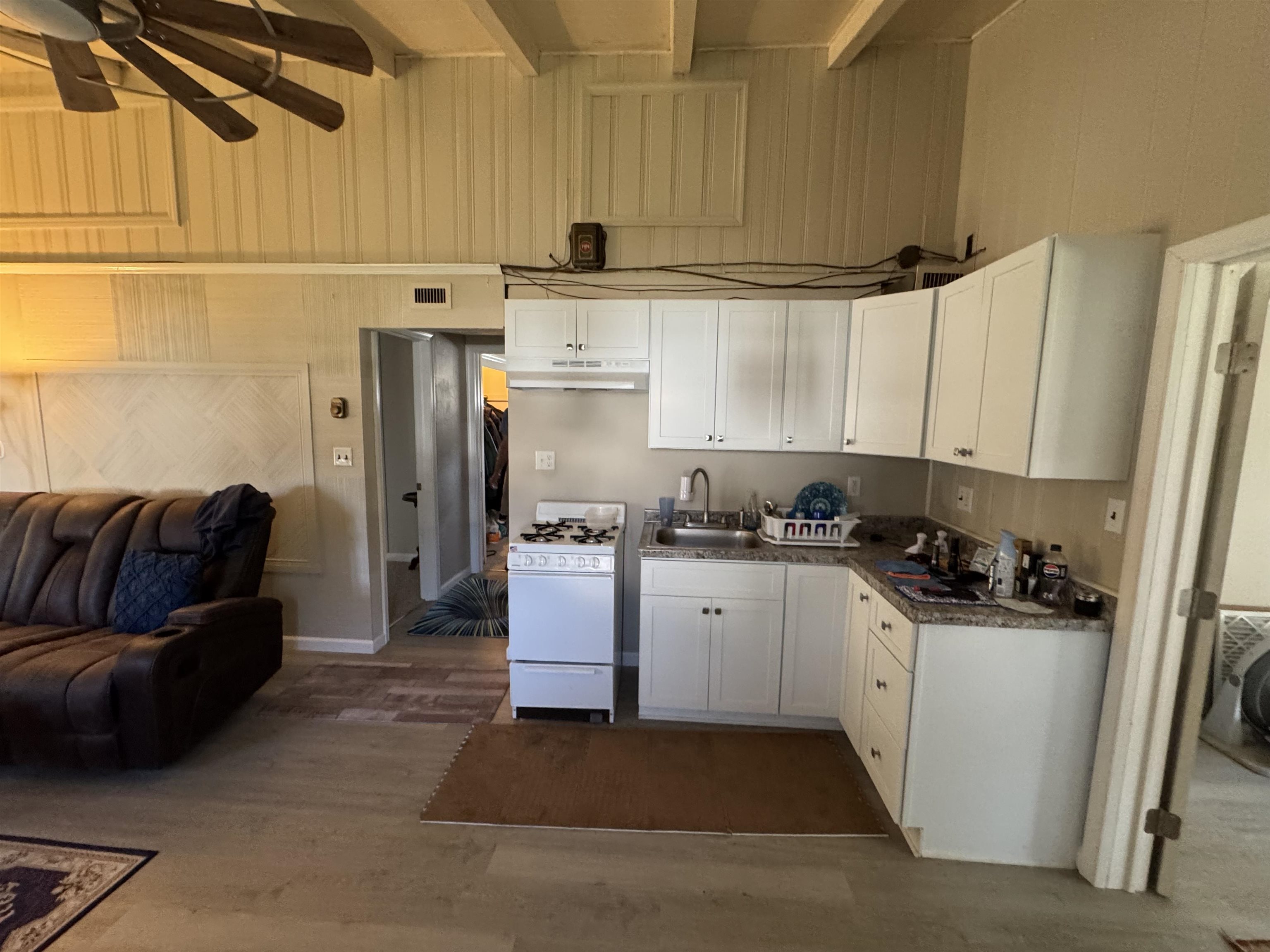 34 E Mapleshade Lane - Picture 5