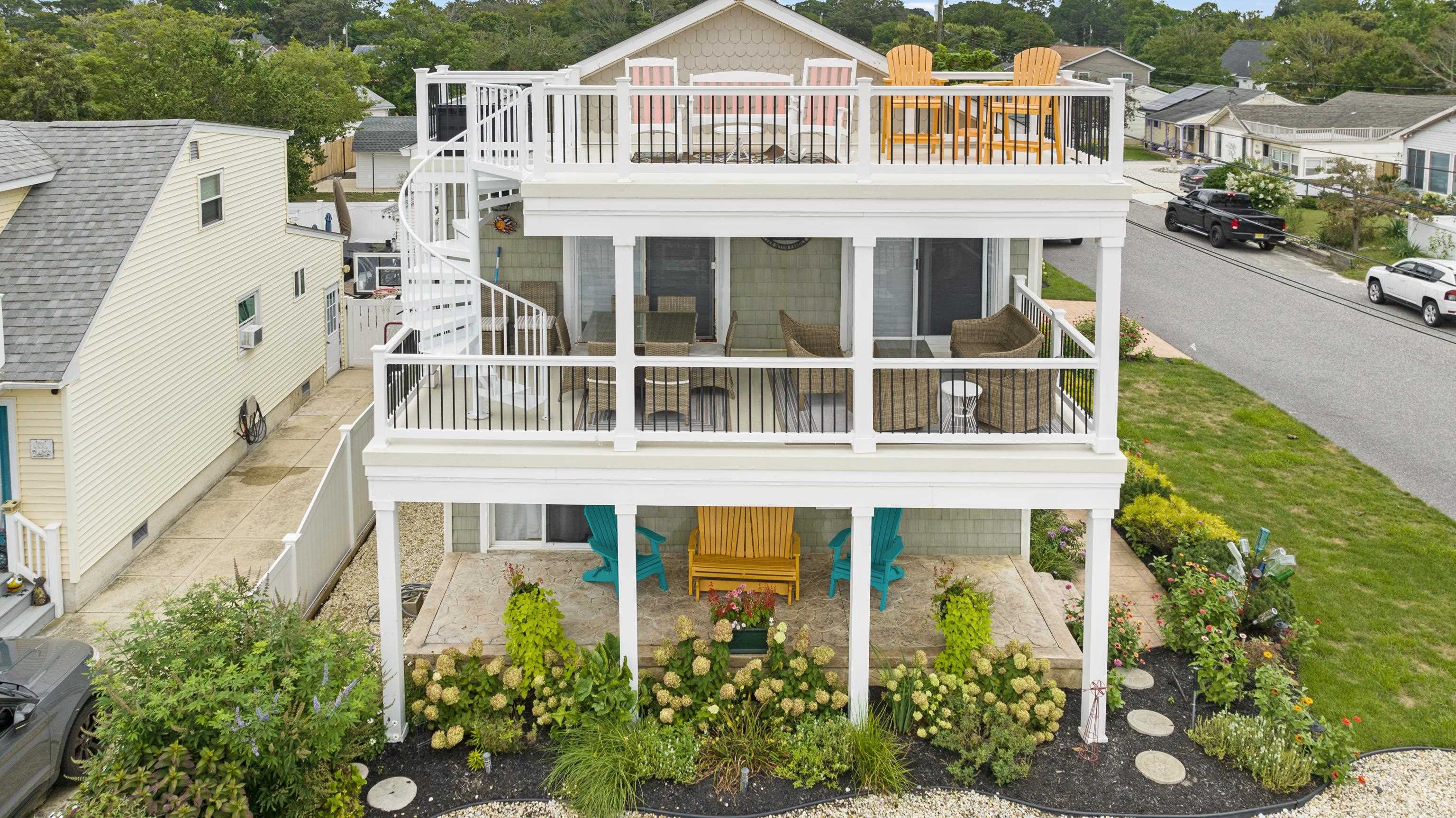 223 W Wilde Avenue - Picture 2