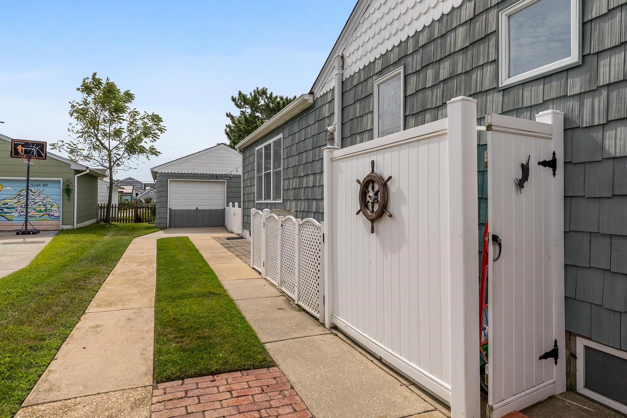 1132 Illinois Avenue - Picture 3