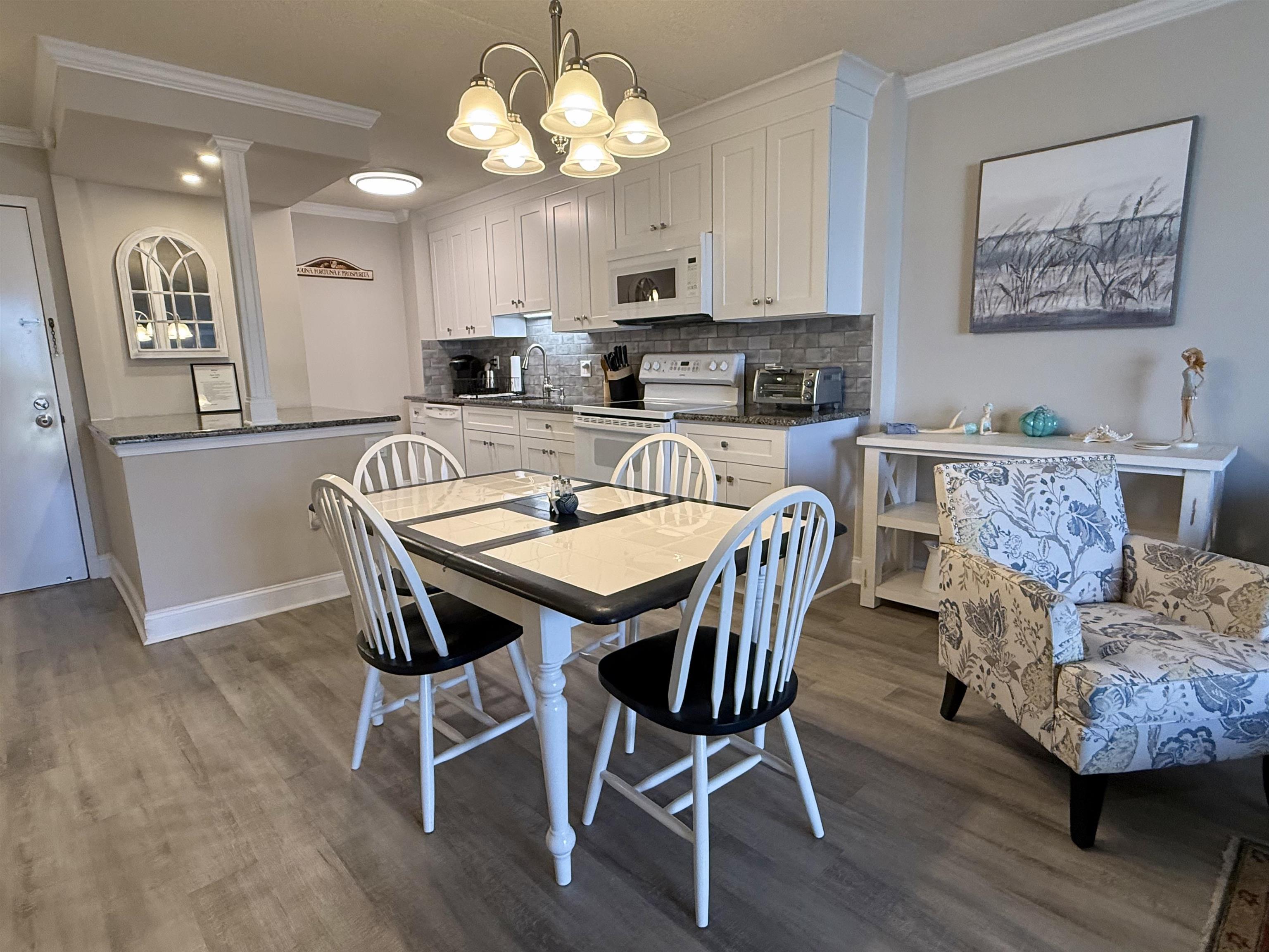 935 Ocean Avenue - Picture 2