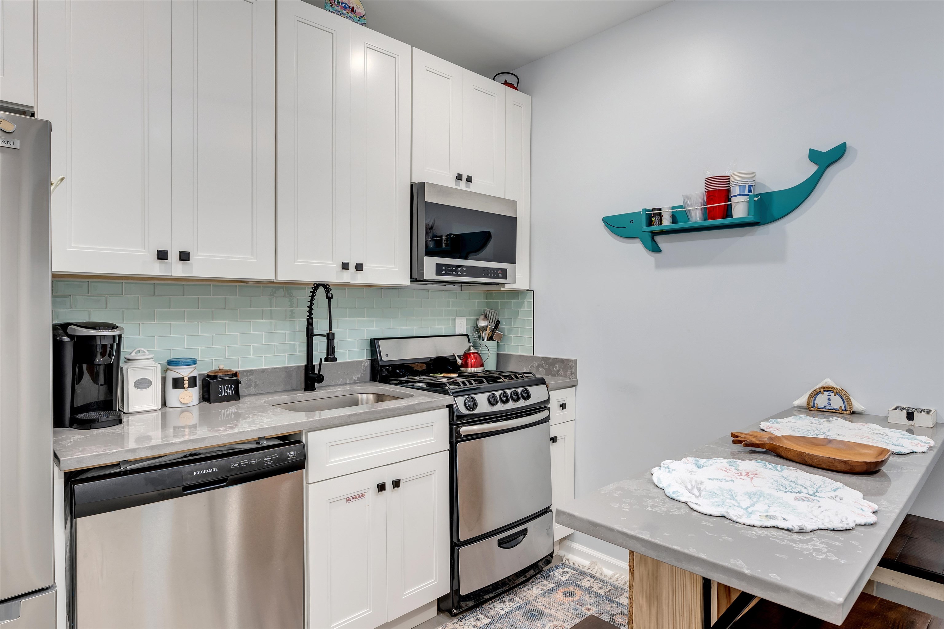 5600 Seaview Avenue - Picture 11