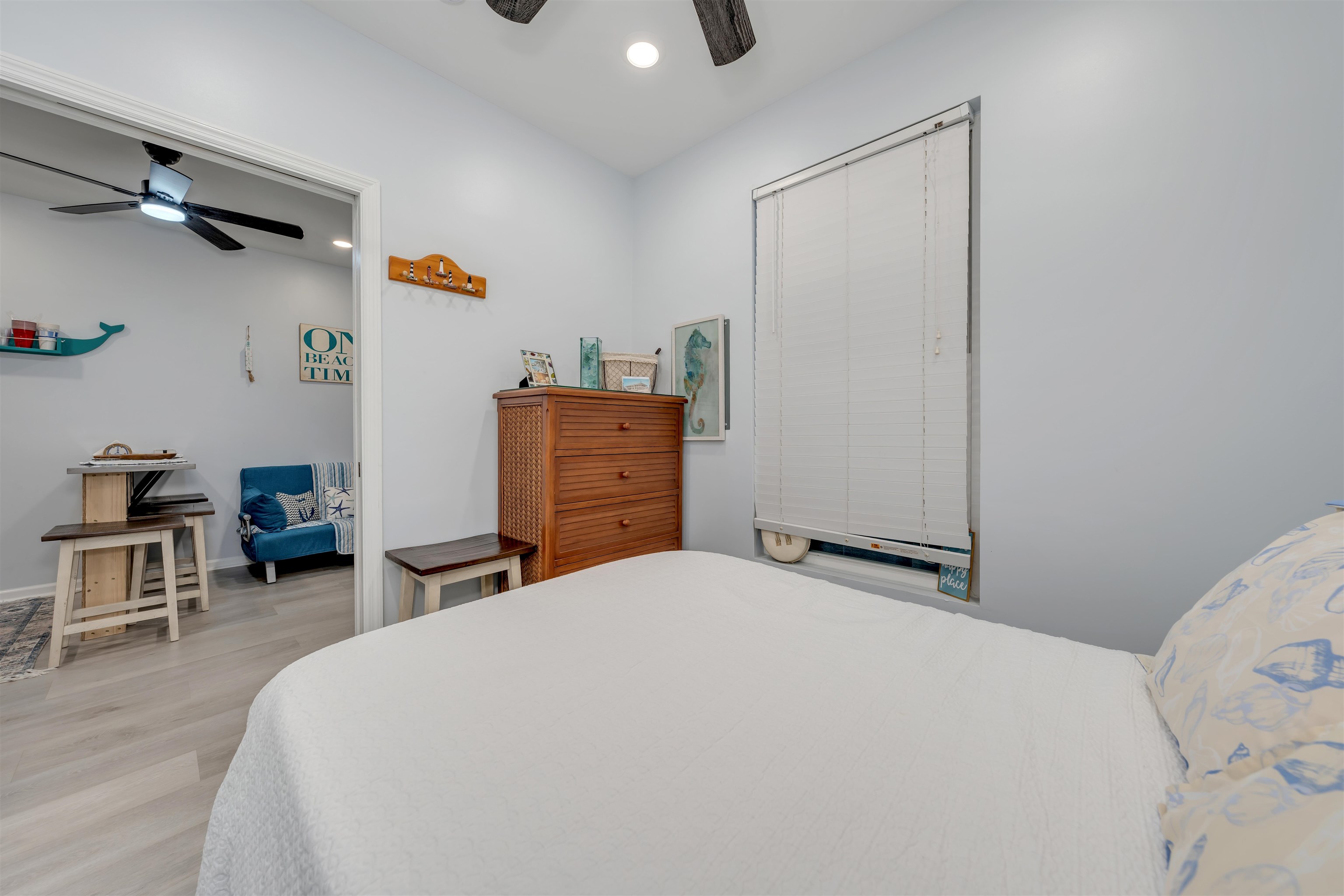 5600 Seaview Avenue - Picture 17