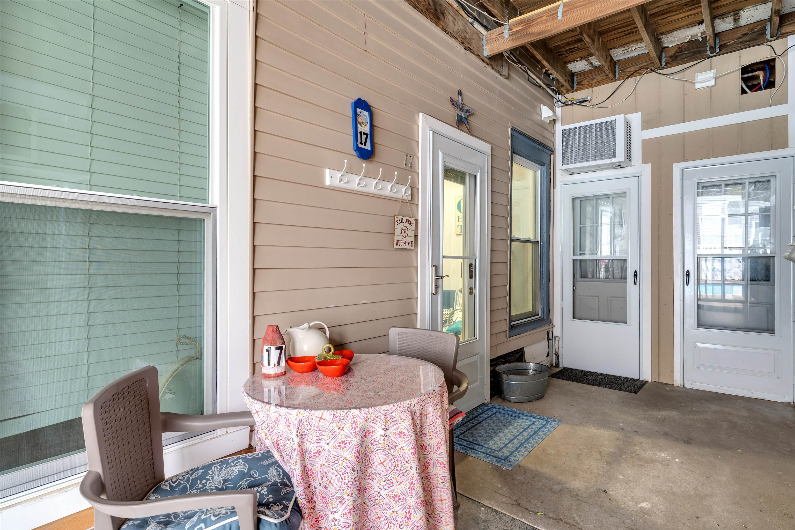 5600 Seaview Avenue - Picture 5
