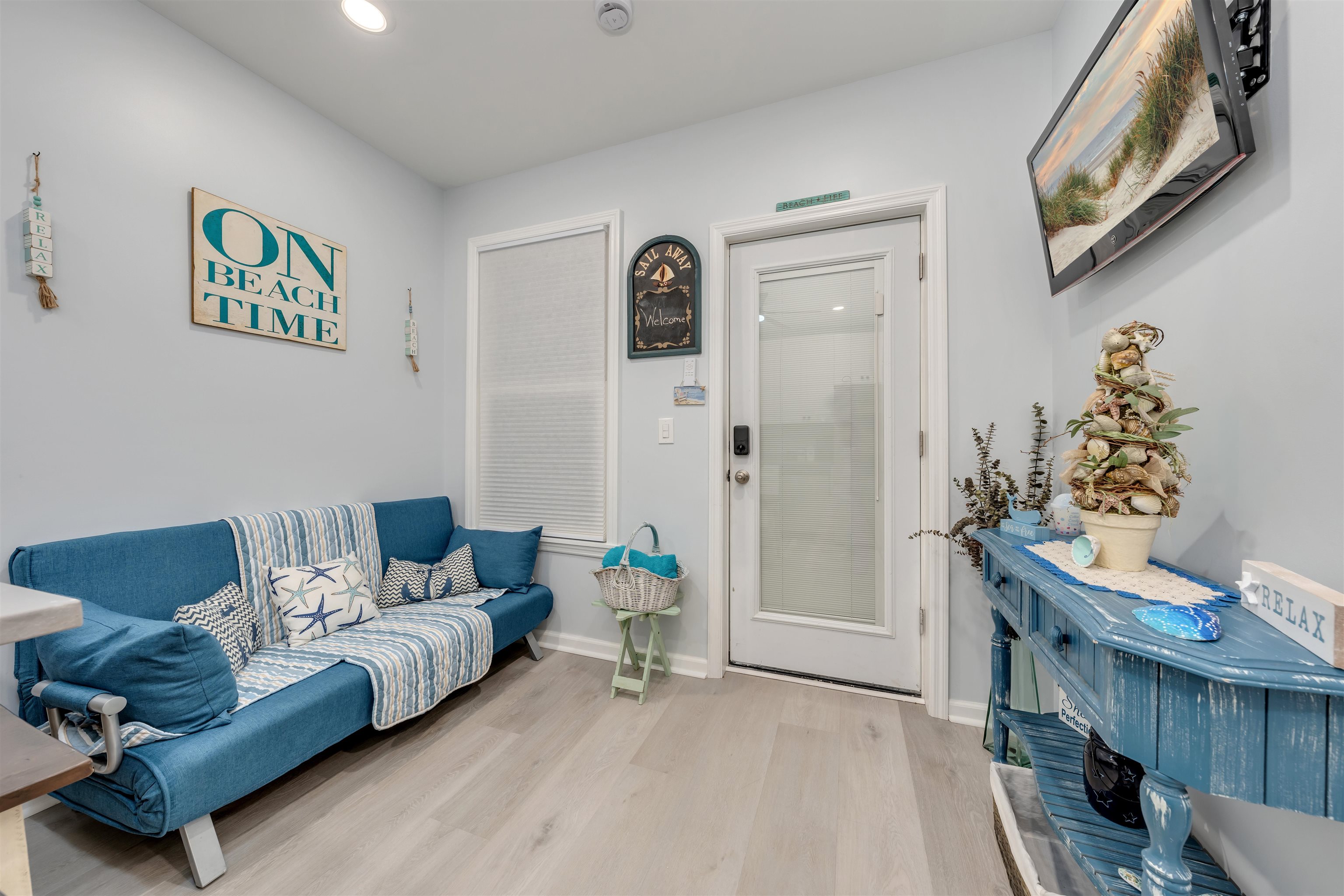 5600 Seaview Avenue - Picture 8