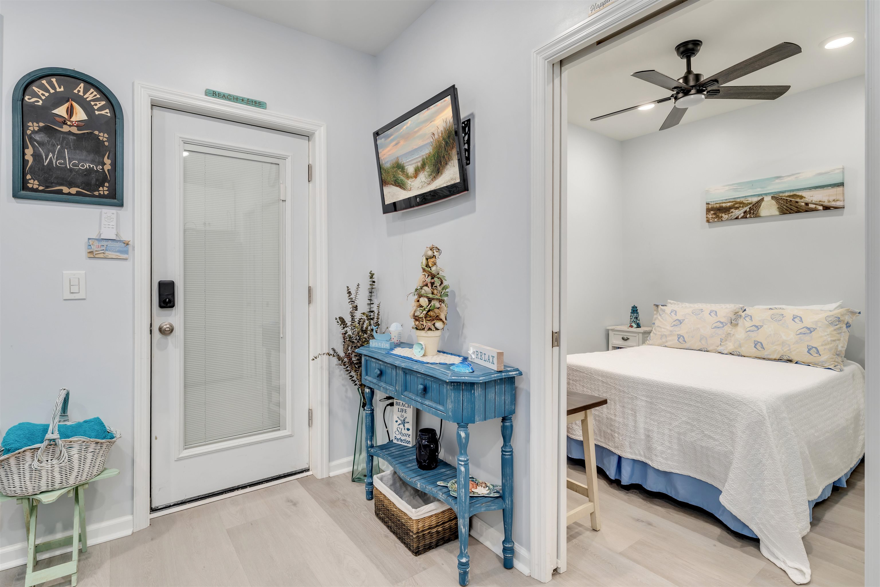 5600 Seaview Avenue - Picture 9