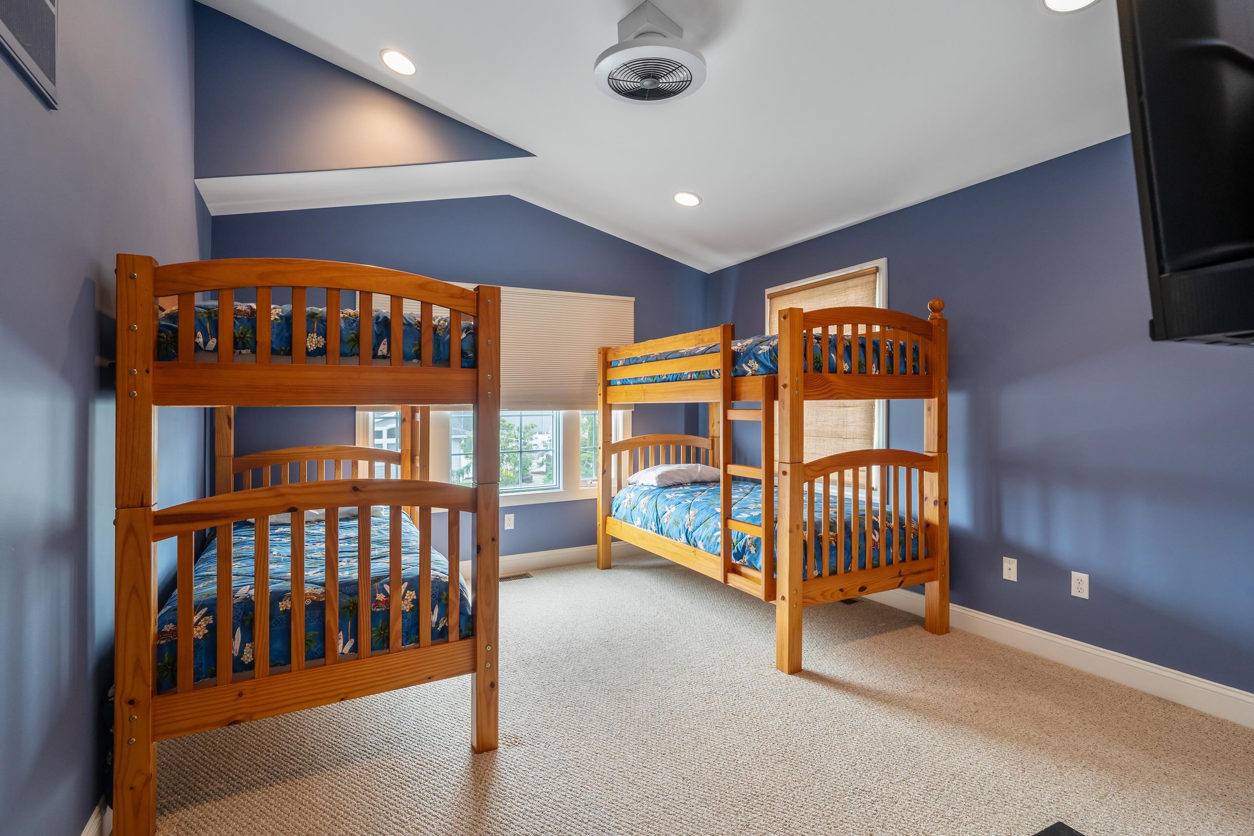 6302 Seaview Avenue - Picture 29