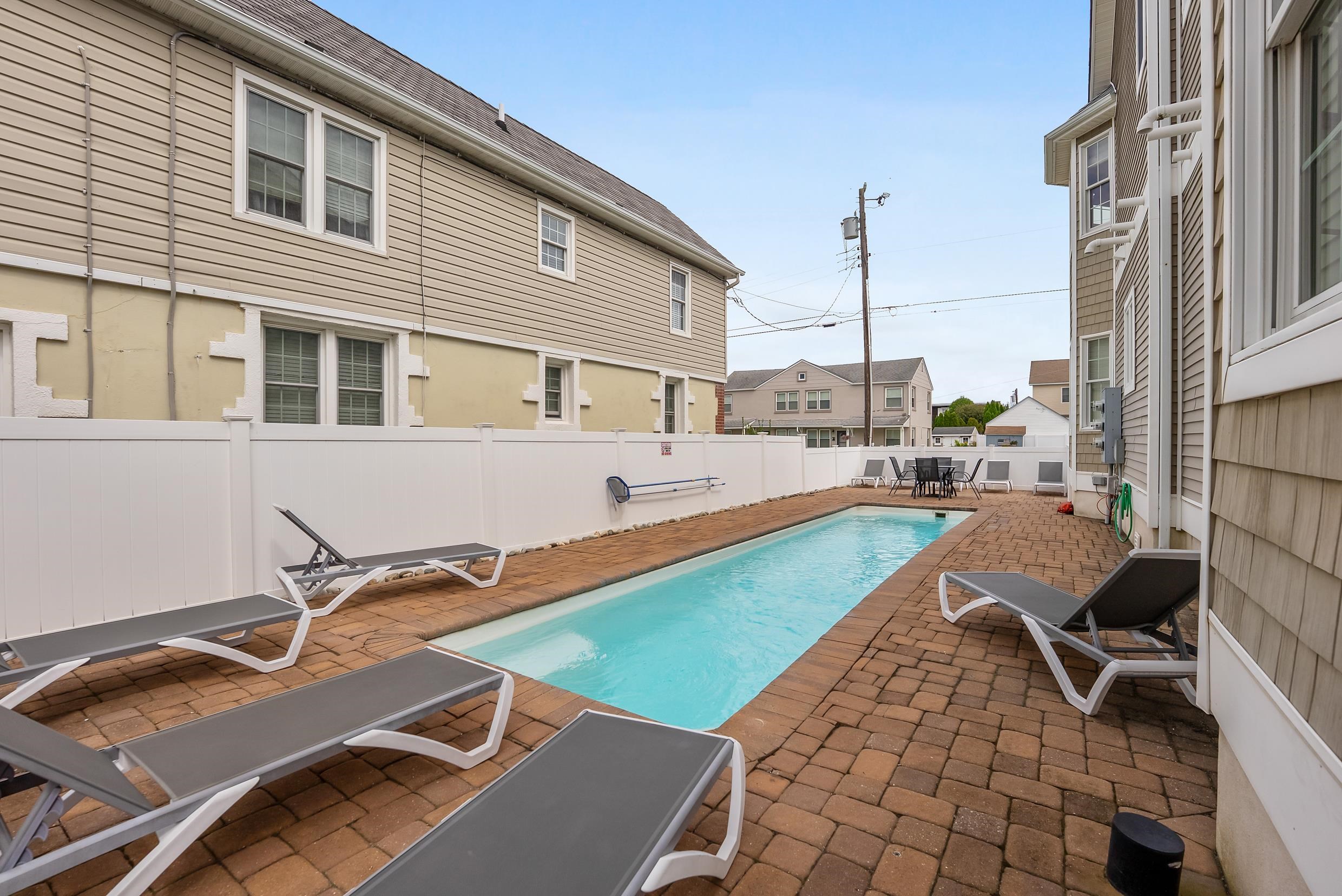 6302 Seaview Avenue - Picture 37