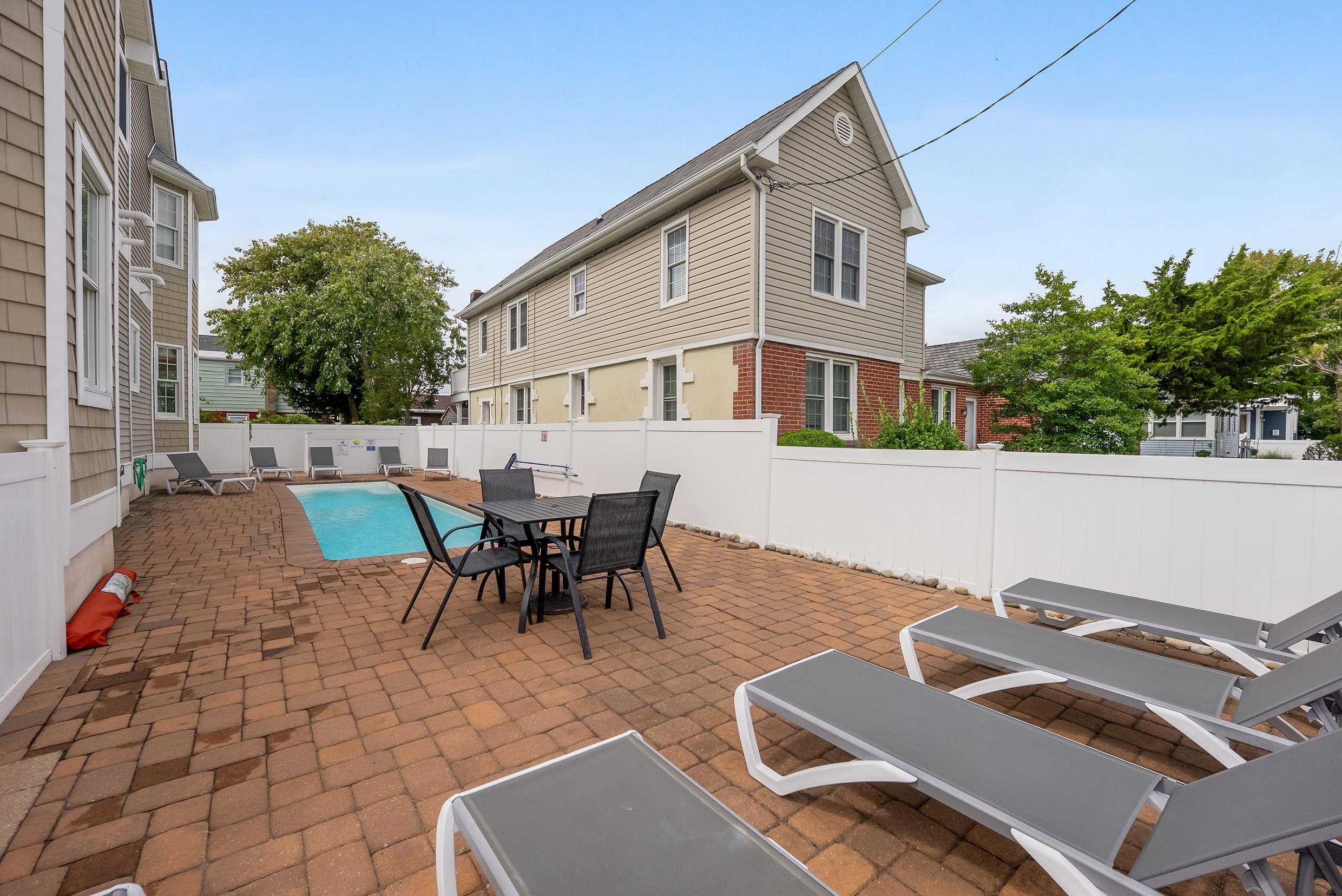 6302 Seaview Avenue - Picture 39