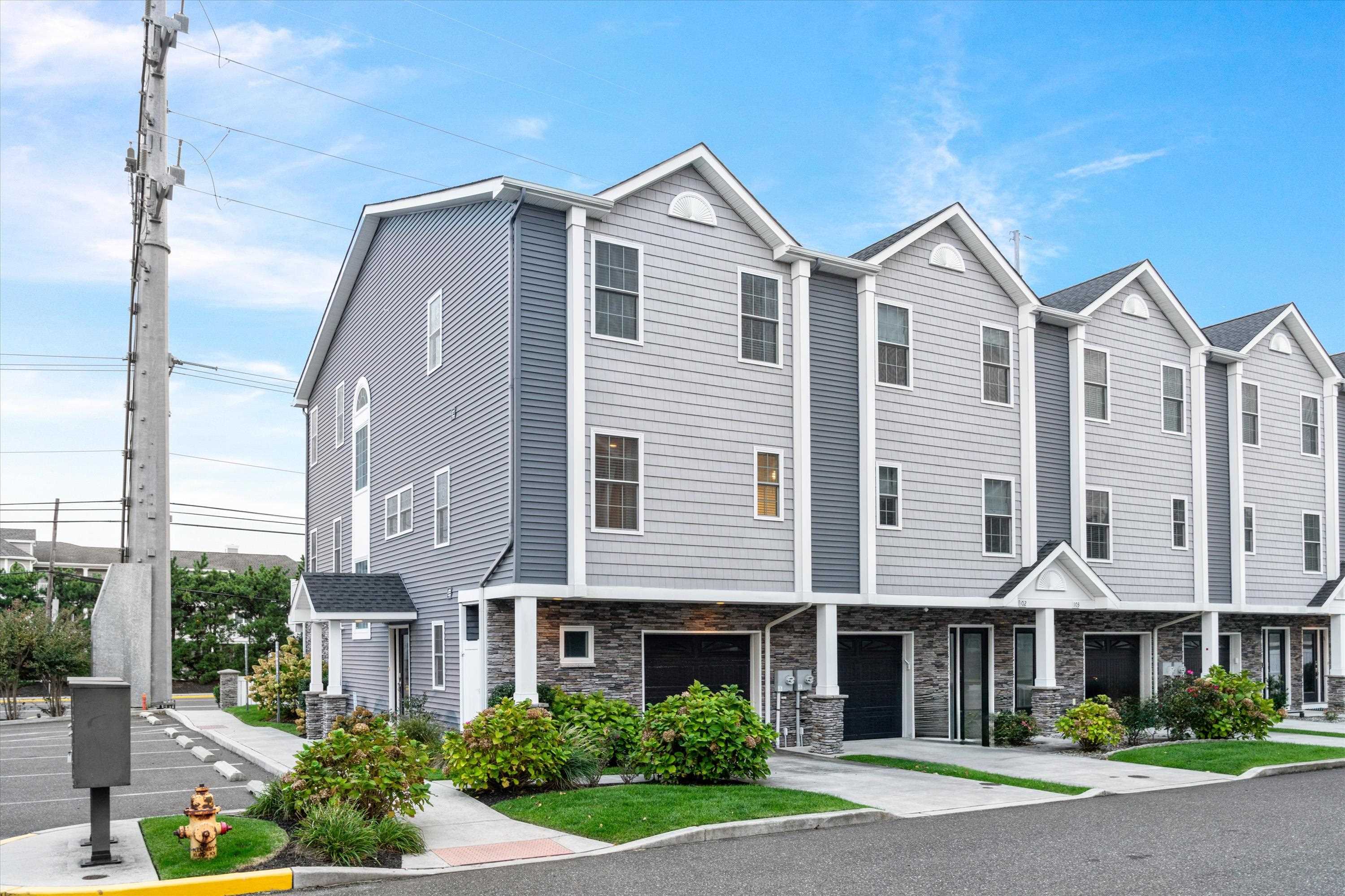 1116 Stone Harbor Boulevard - Picture 2