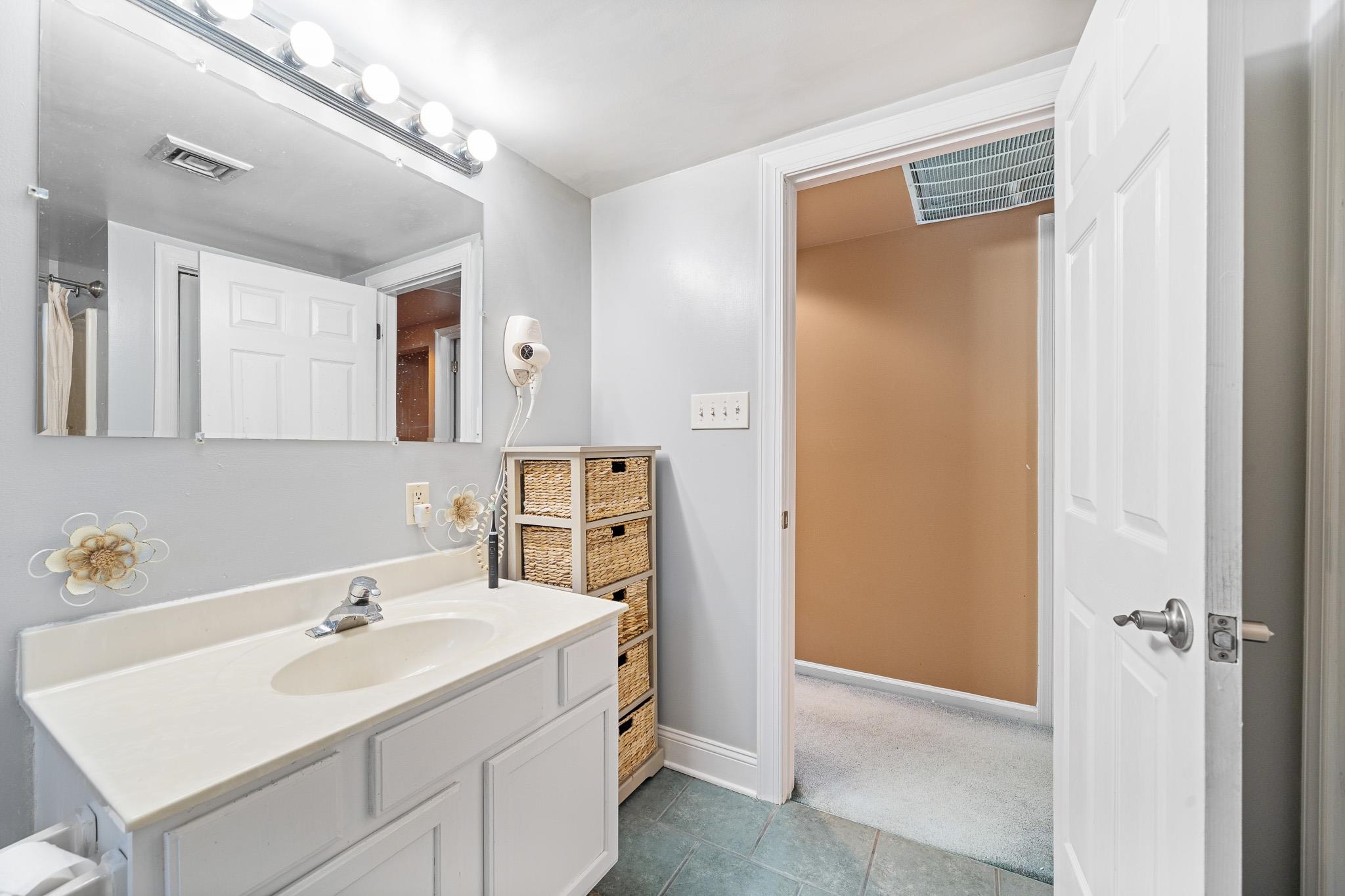 1081 Route 50 - Picture 33