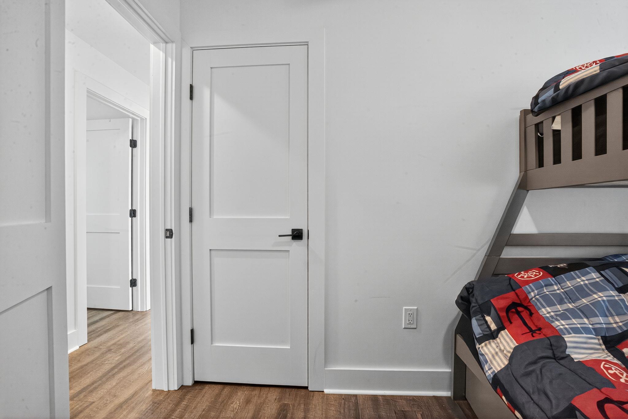 110 W Youngs Avenue - Picture 36