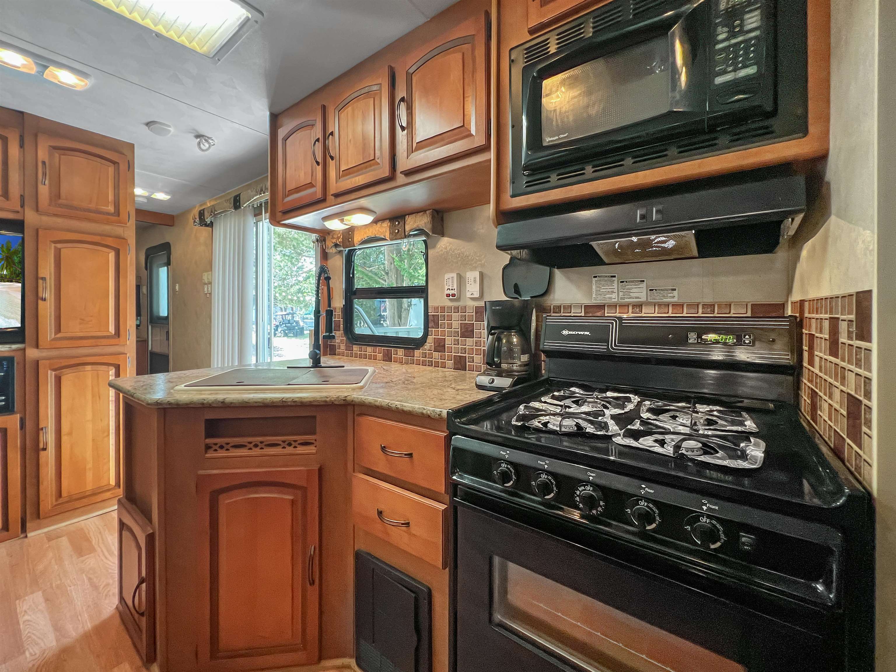 1079 12th Avenue - Picture 9