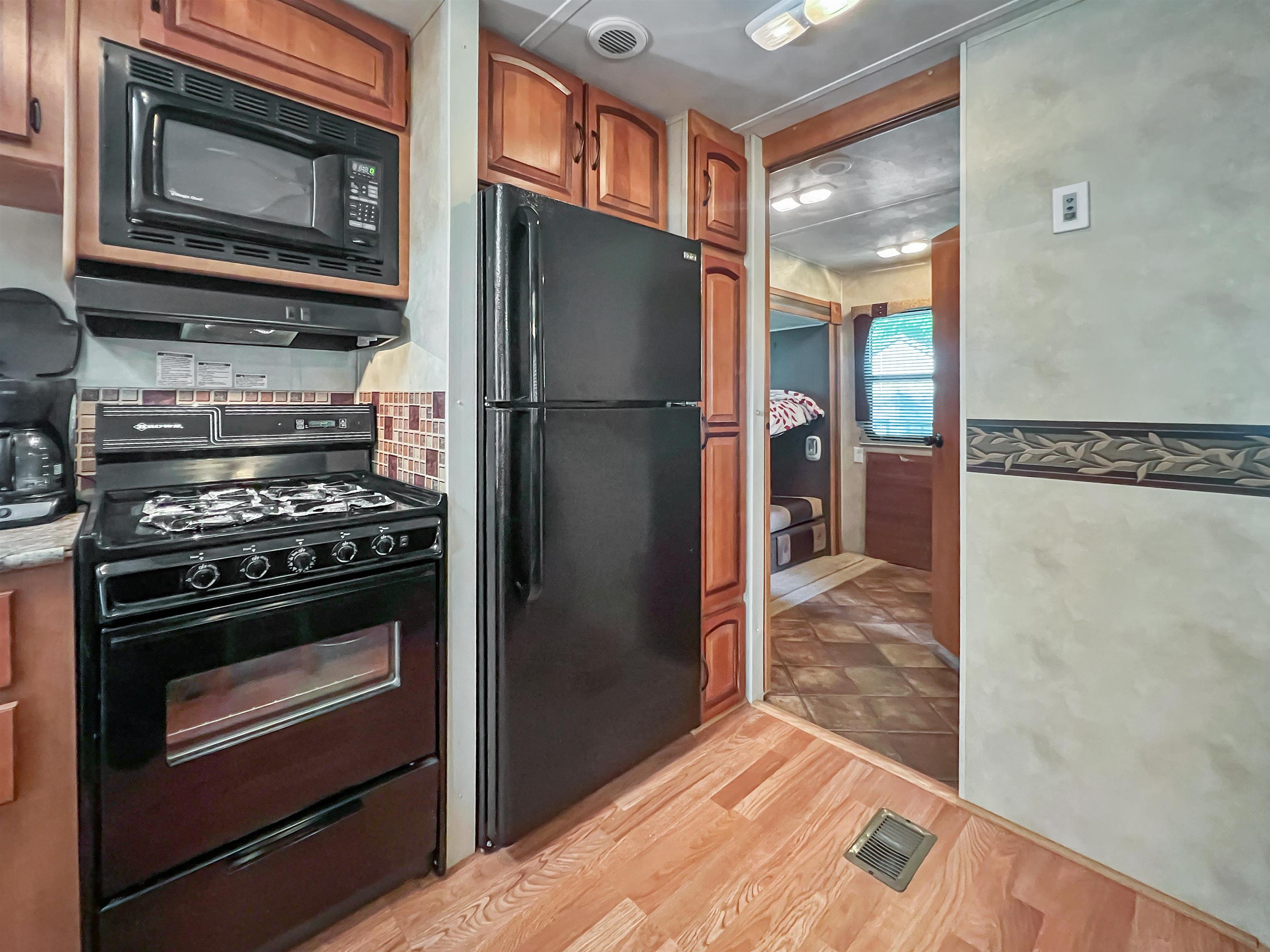 1079 12th Avenue - Picture 10