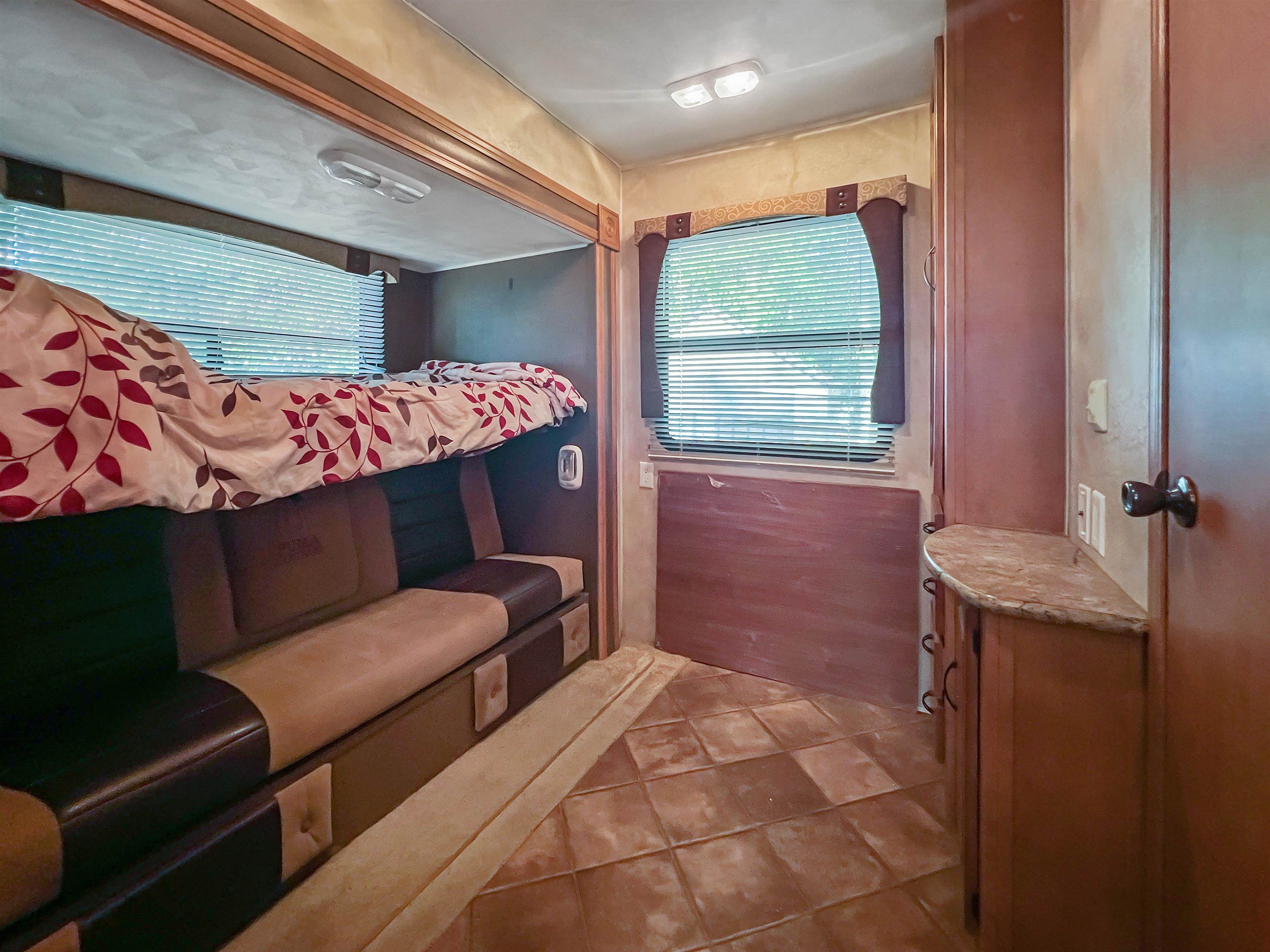 1079 12th Avenue - Picture 15