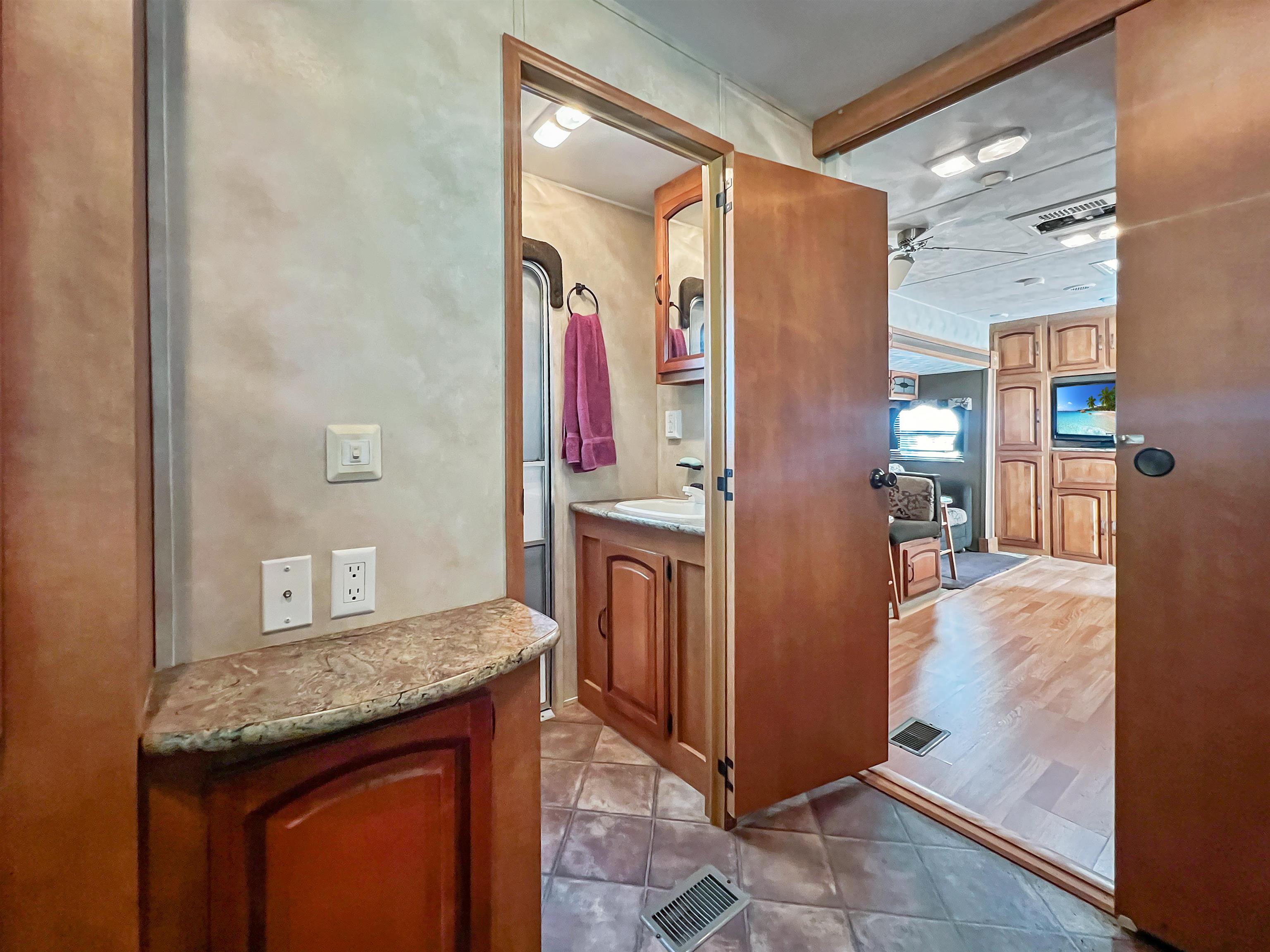 1079 12th Avenue - Picture 16