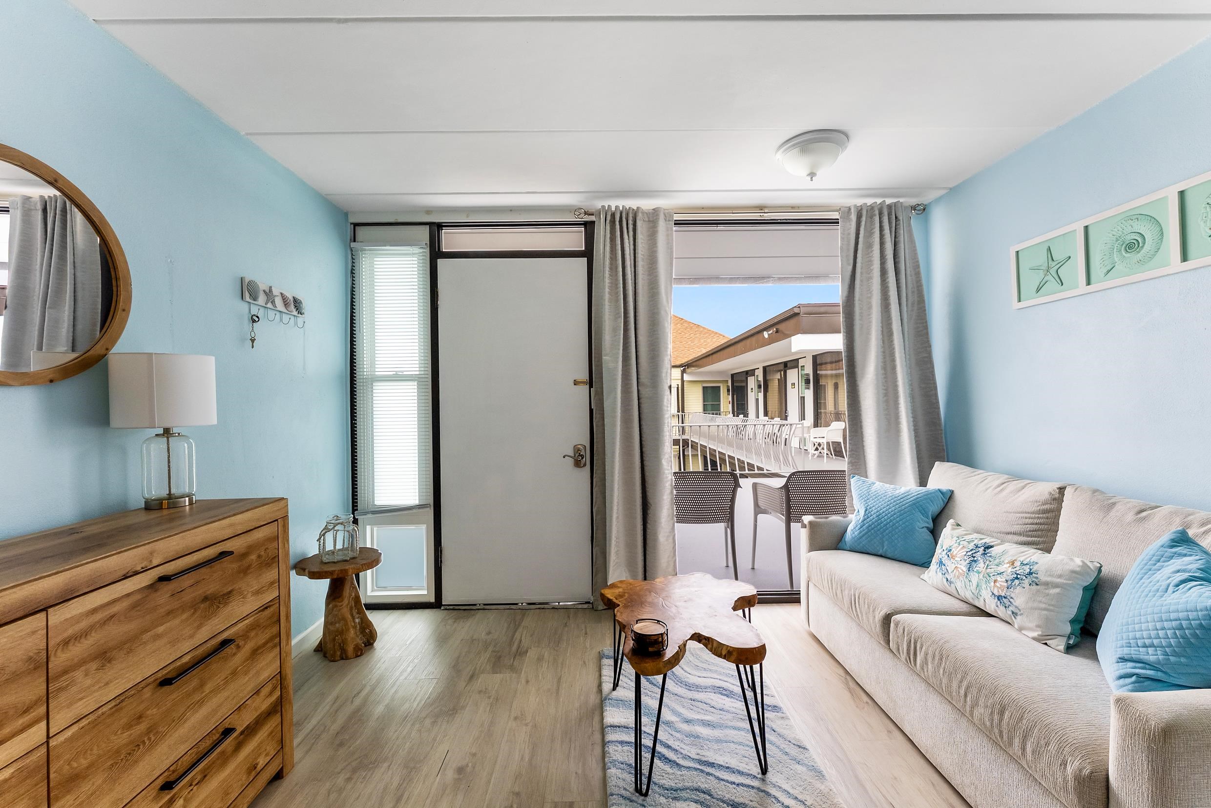 313 E Glenwood Avenue - Picture 1