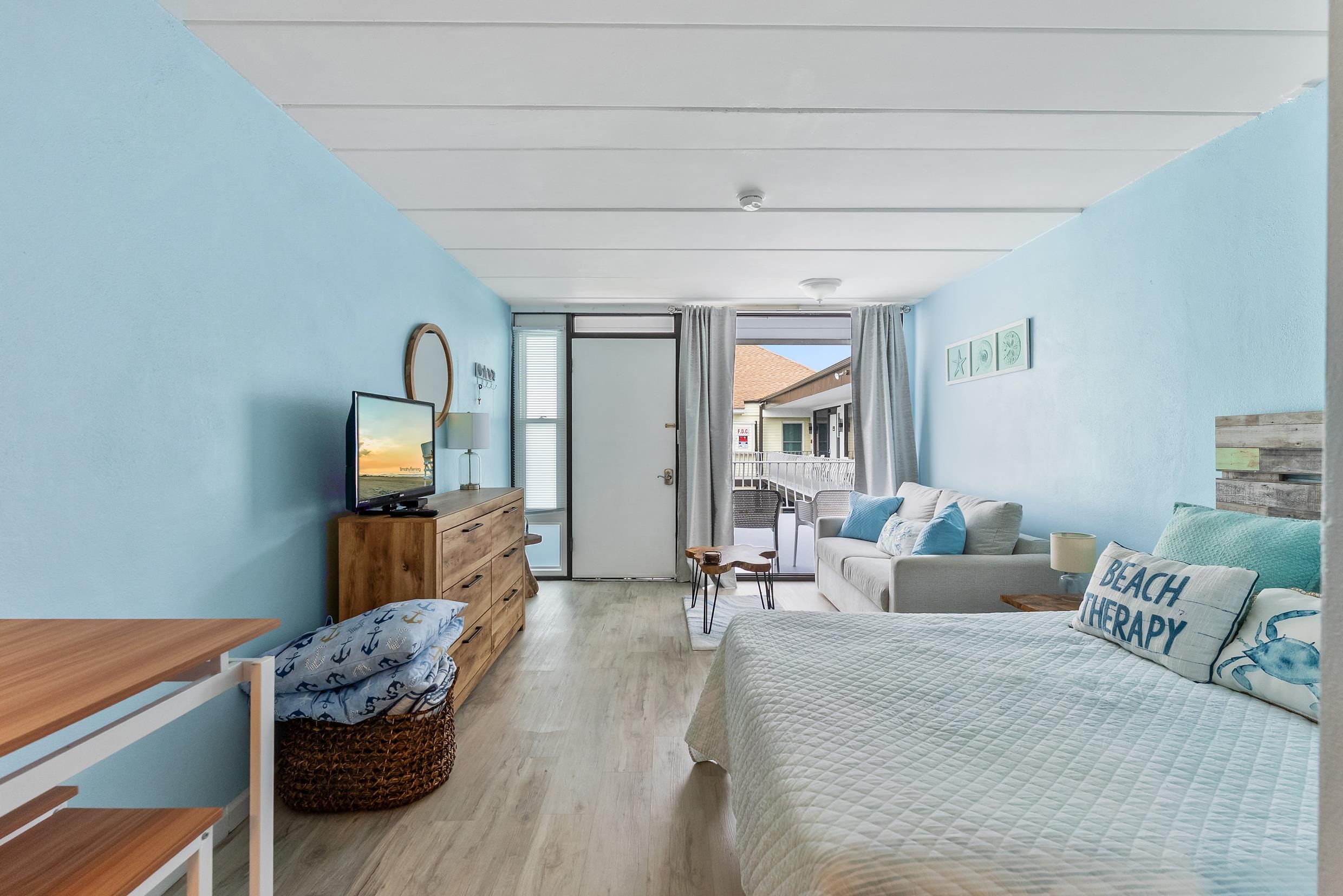 313 E Glenwood Avenue - Picture 4