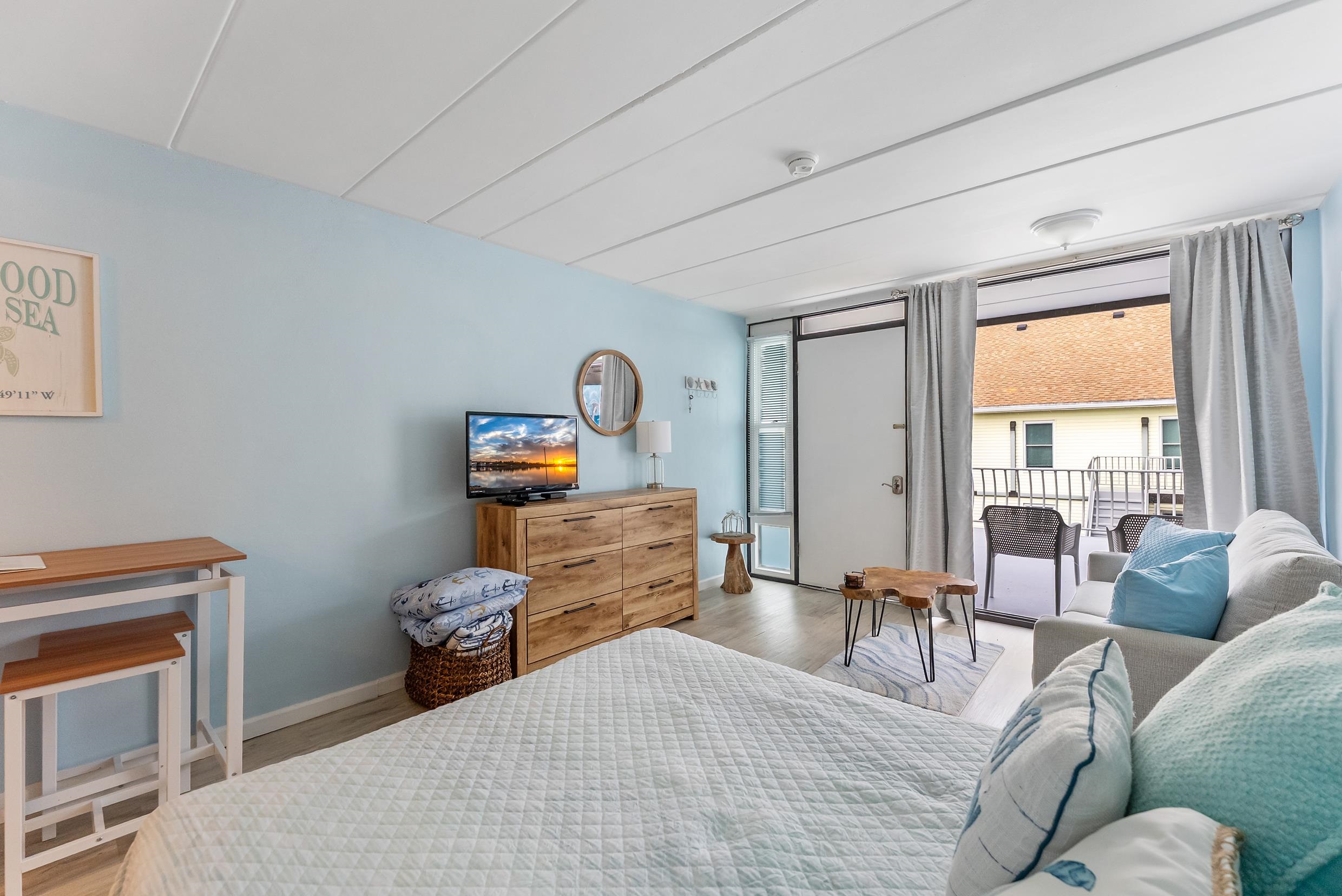 313 E Glenwood Avenue - Picture 6