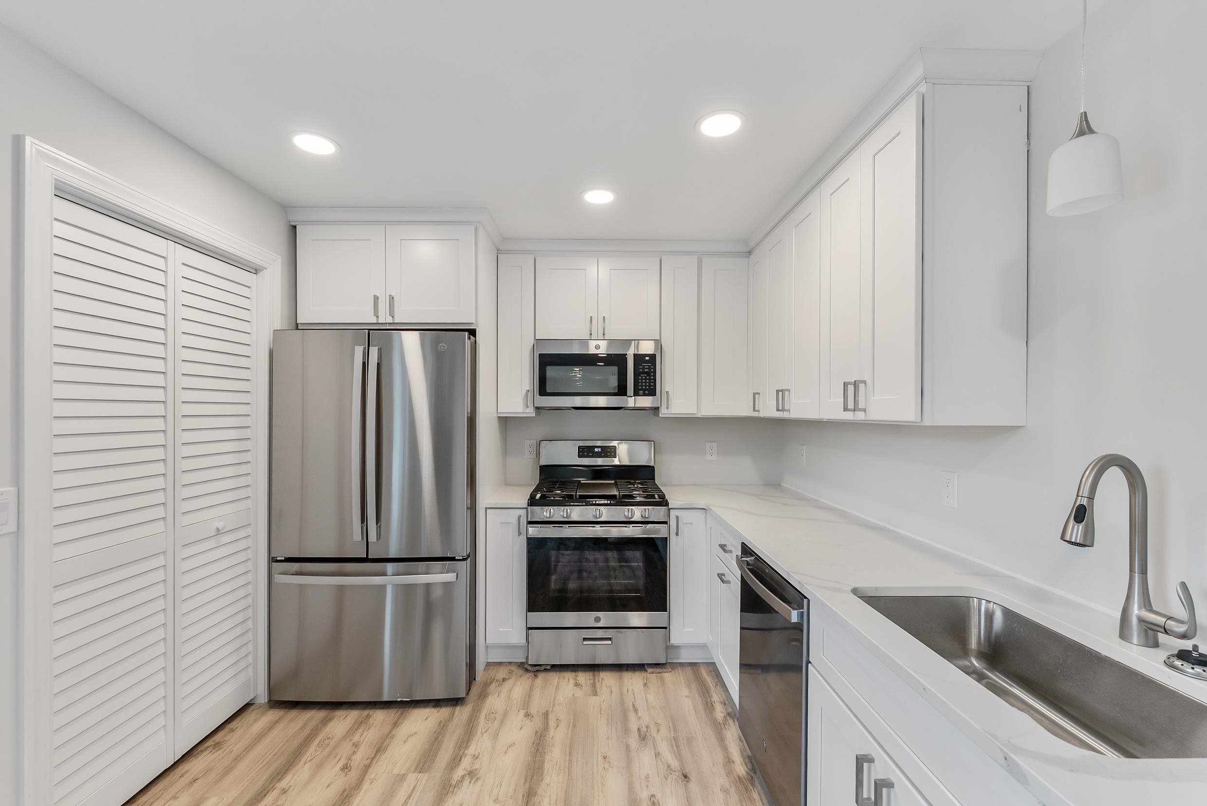 138 Sunset Drive - Picture 4