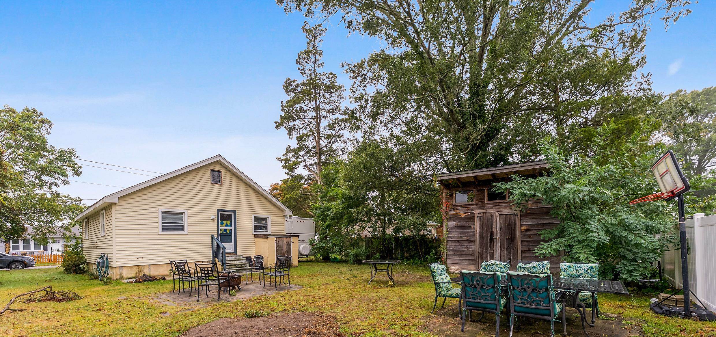 213 Langs Avenue - Picture 17