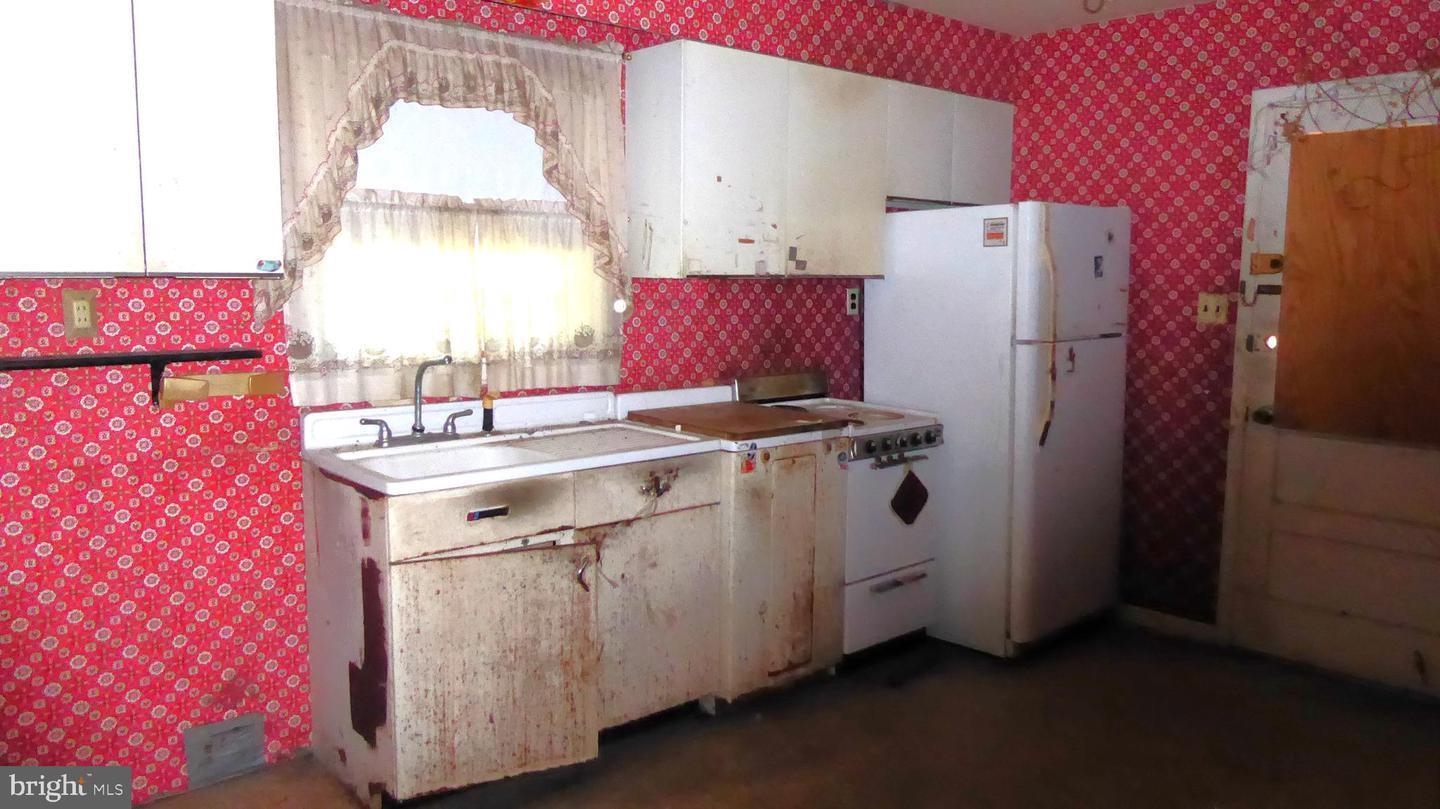 1639 Star Avenue - Picture 2