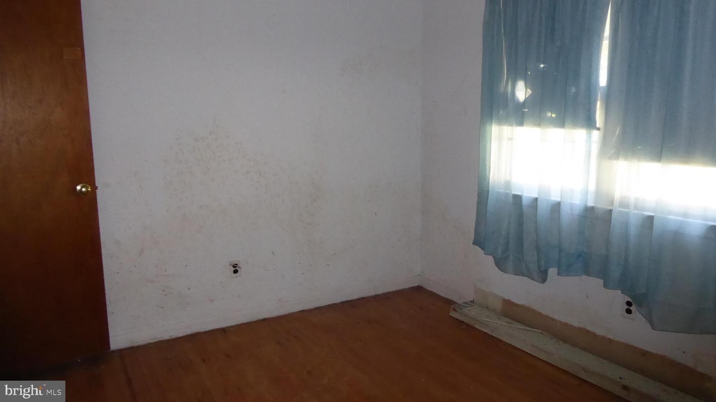 1639 Star Avenue - Picture 4