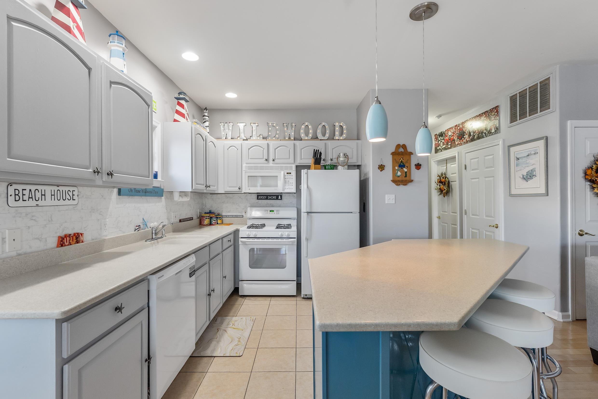 201 E Pine Avenue - Picture 2