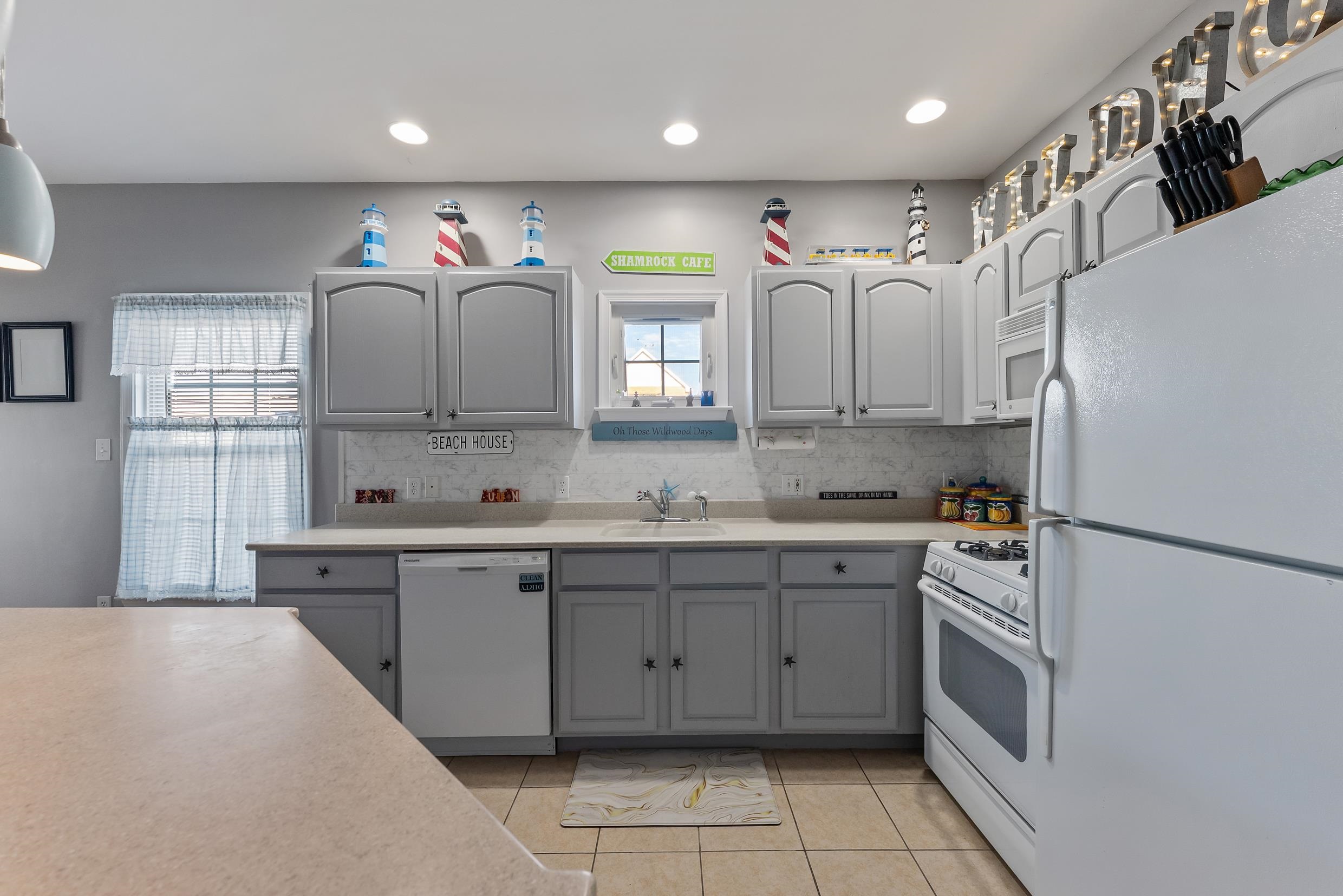 201 E Pine Avenue - Picture 3