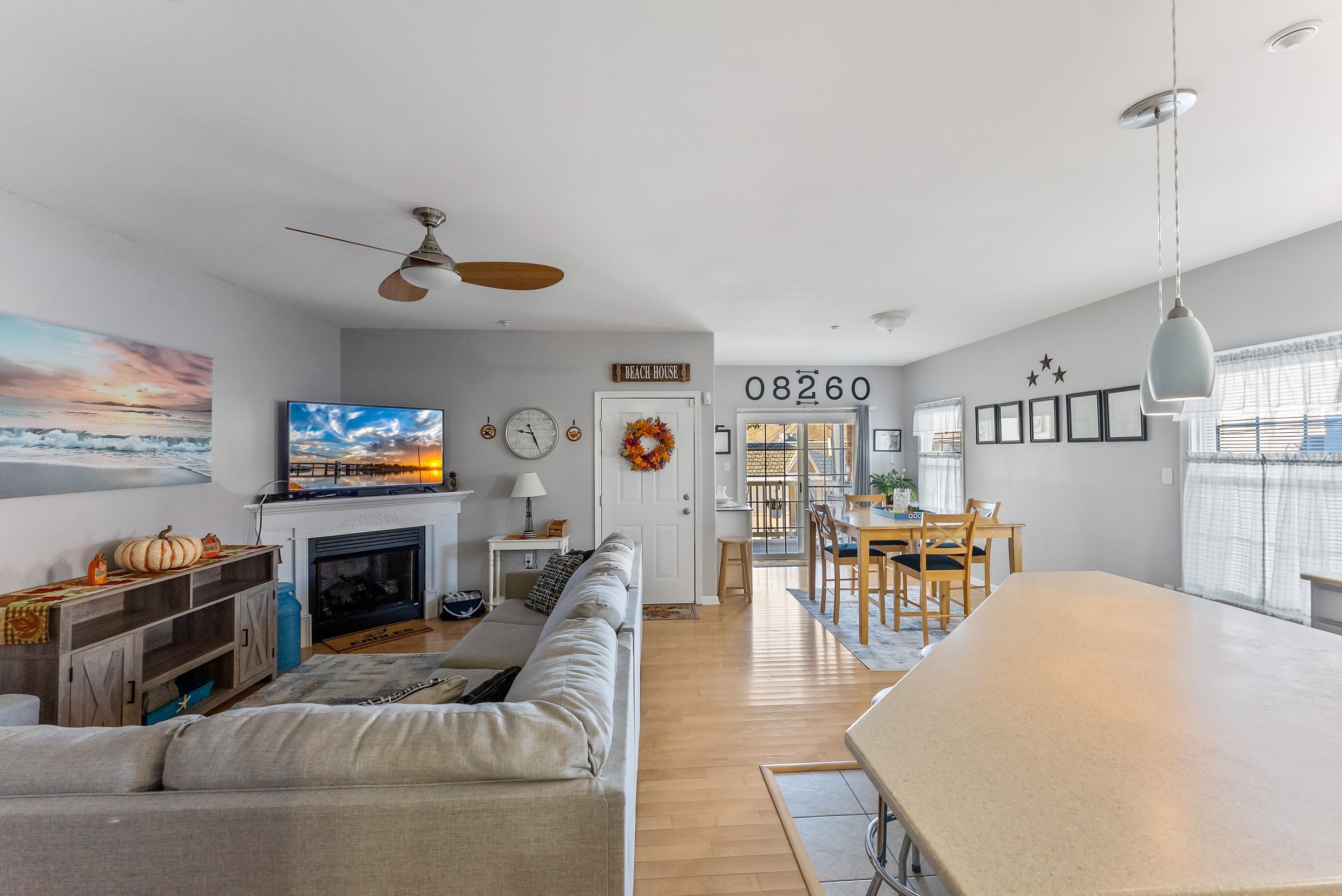 201 E Pine Avenue - Picture 8