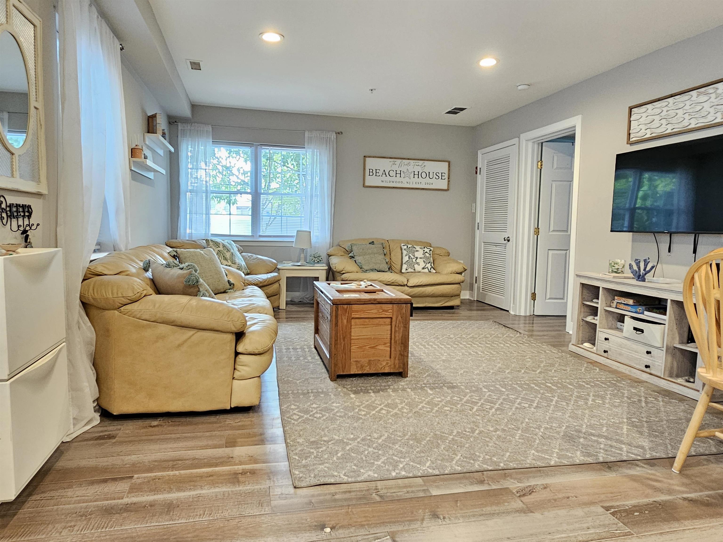 120 E Youngs Avenue - Picture 1