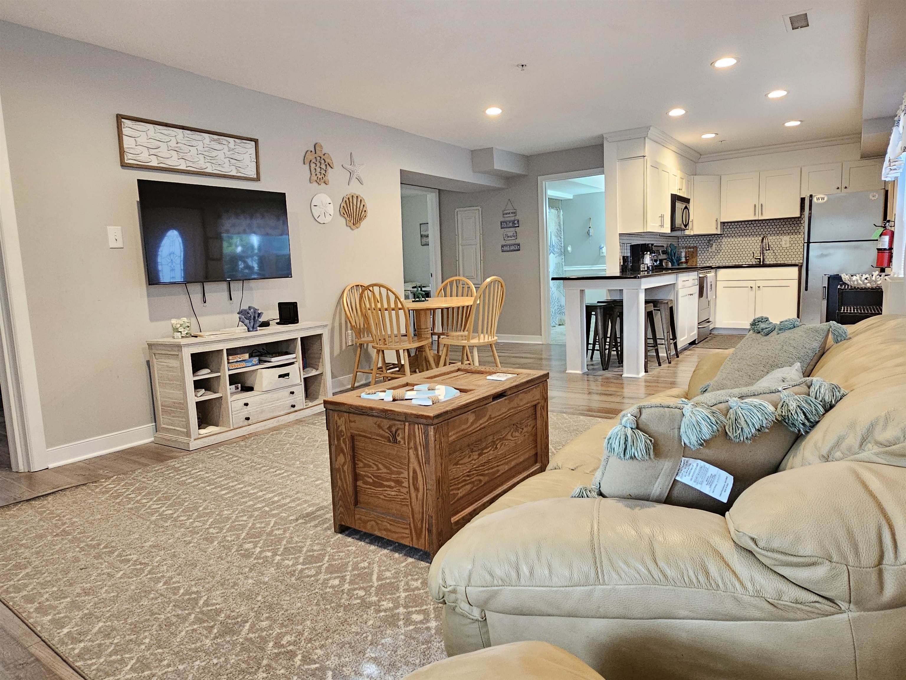 120 E Youngs Avenue - Picture 3