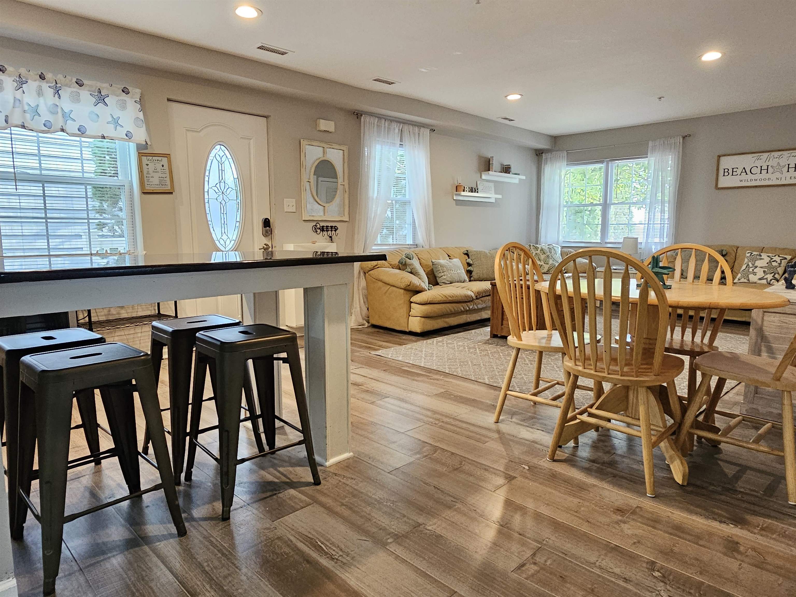 120 E Youngs Avenue - Picture 4