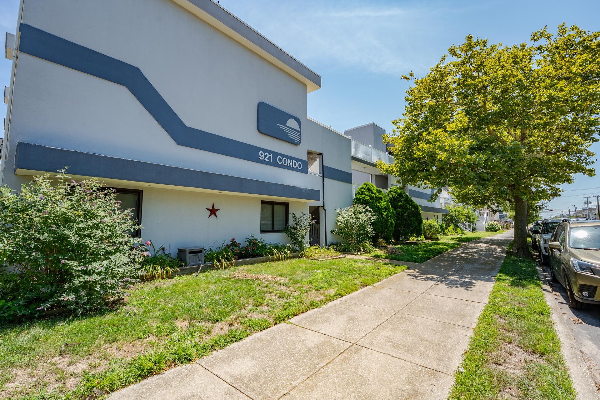 921 Wesley Avenue - Picture 1